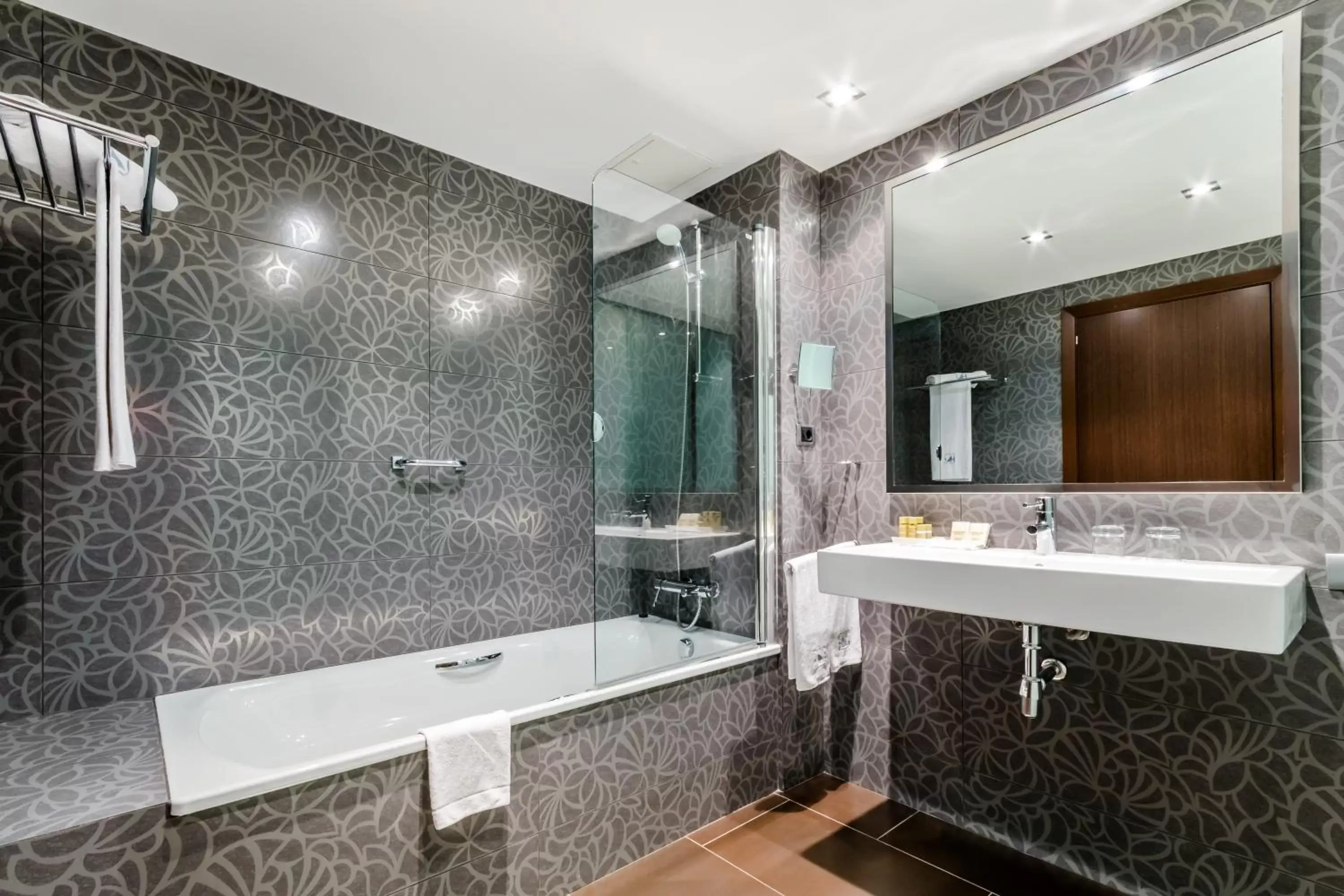 Shower, Bathroom in Eurostars Executive