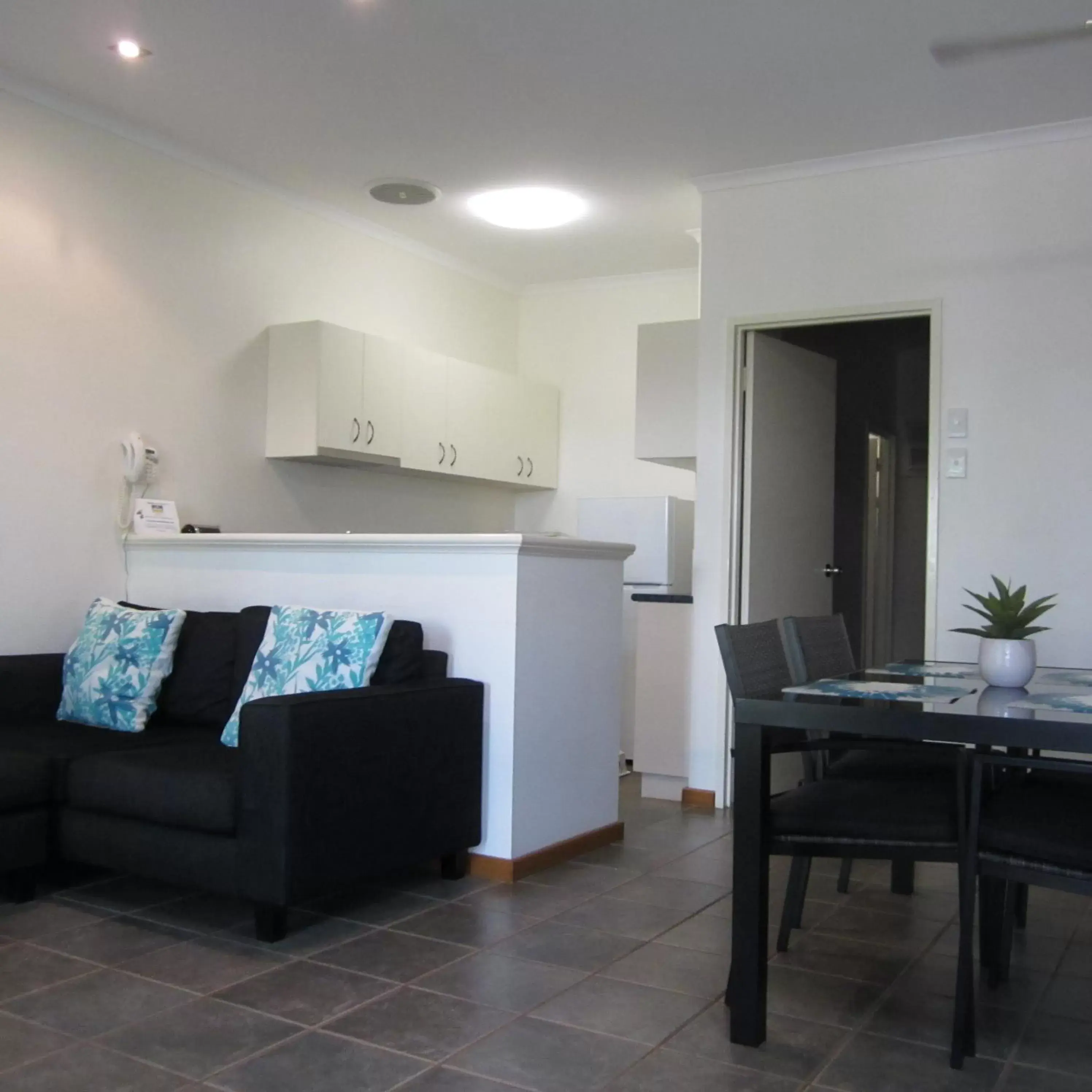 Kitchen or kitchenette, Seating Area in Broome Beach Resort - Cable Beach, Broome