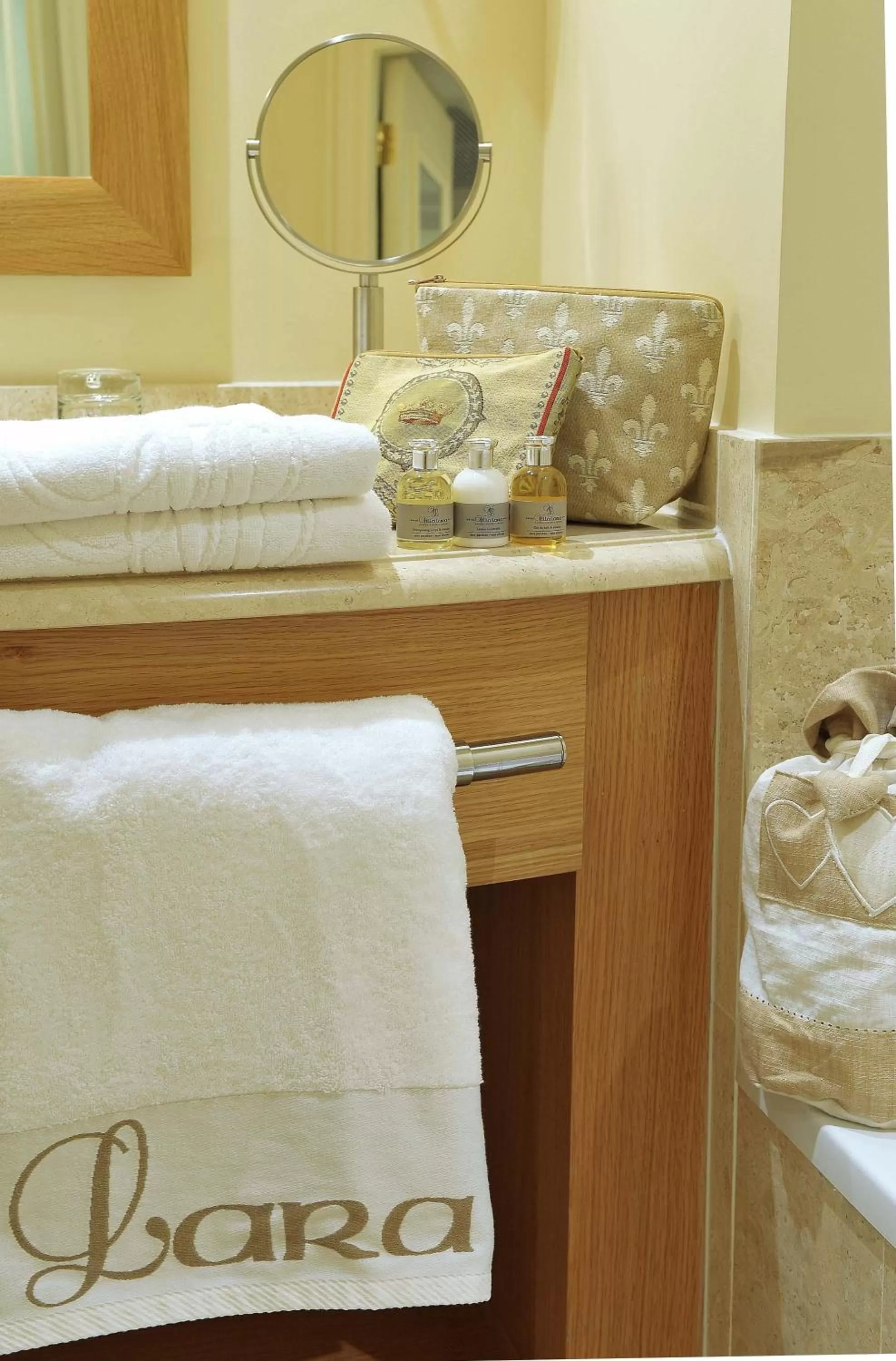 Bathroom, Bed in Villa Lara Hotel