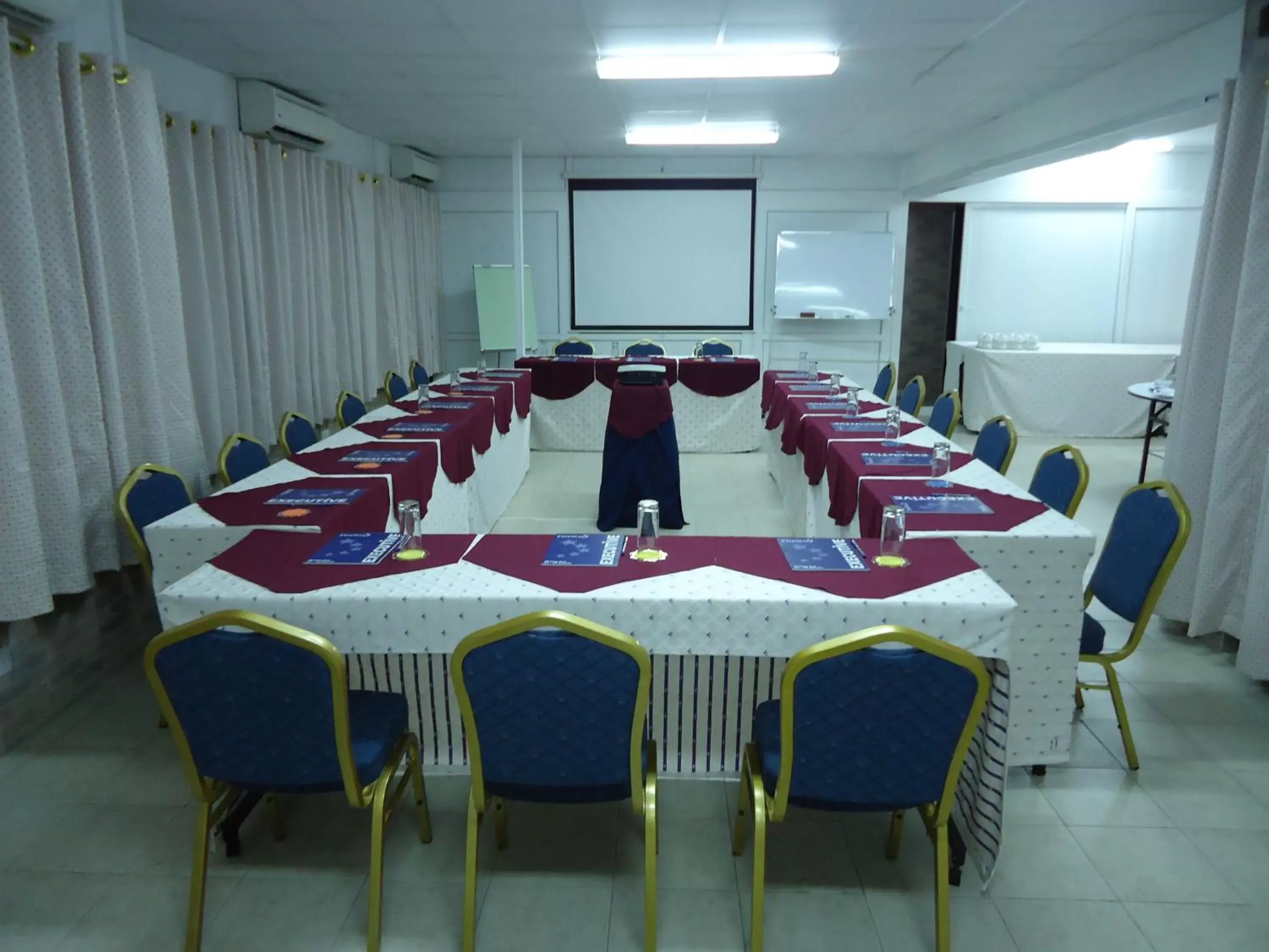 Business facilities in Rainbow Hotel