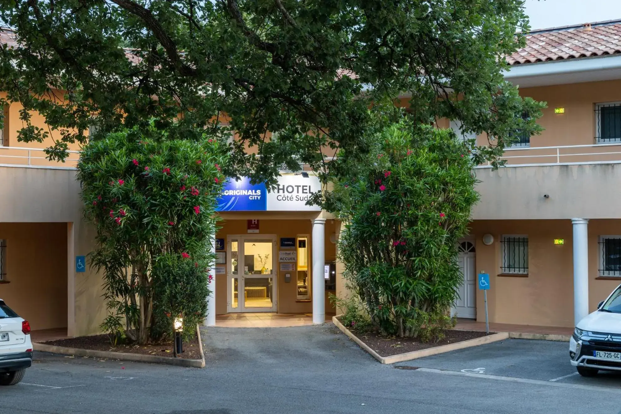 Property building in INTER-HOTEL CÃ´tÃ© Sud Hotel Allauch