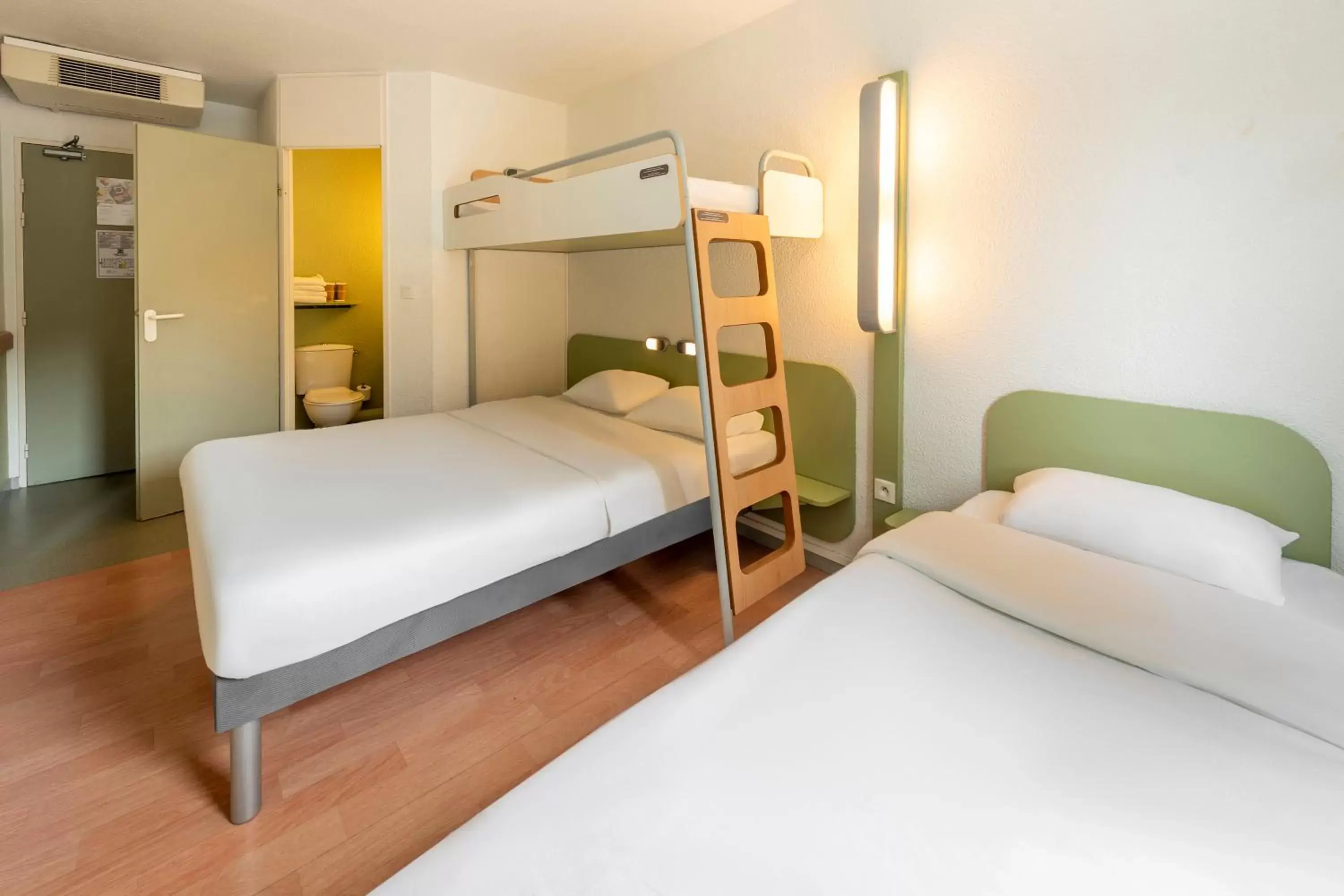 Bedroom, Bunk Bed in B&B HOTEL Toulouse Cité de l'Espace Gonord