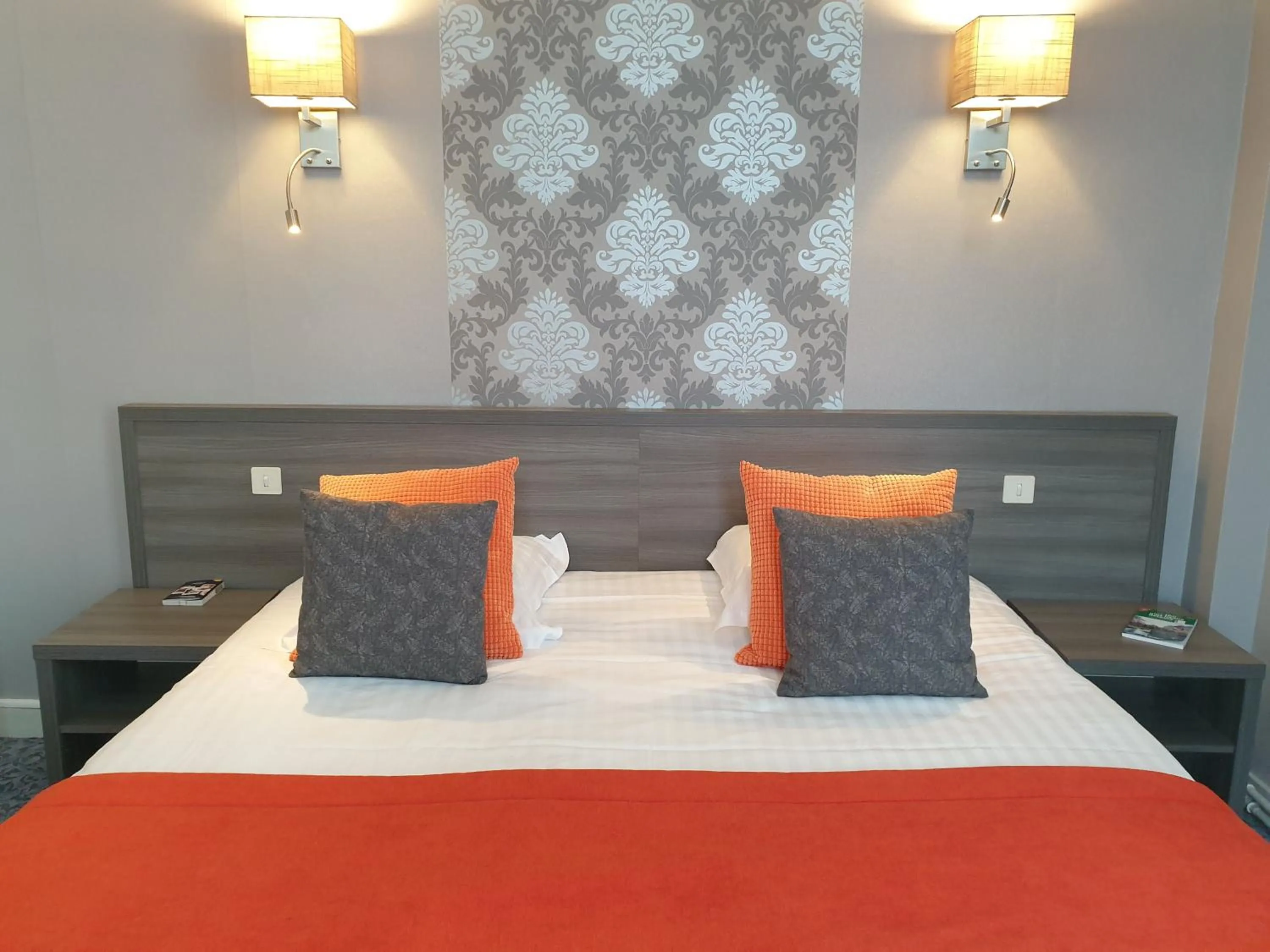 Bed in Hôtel Le Rohan Charme et Caractère