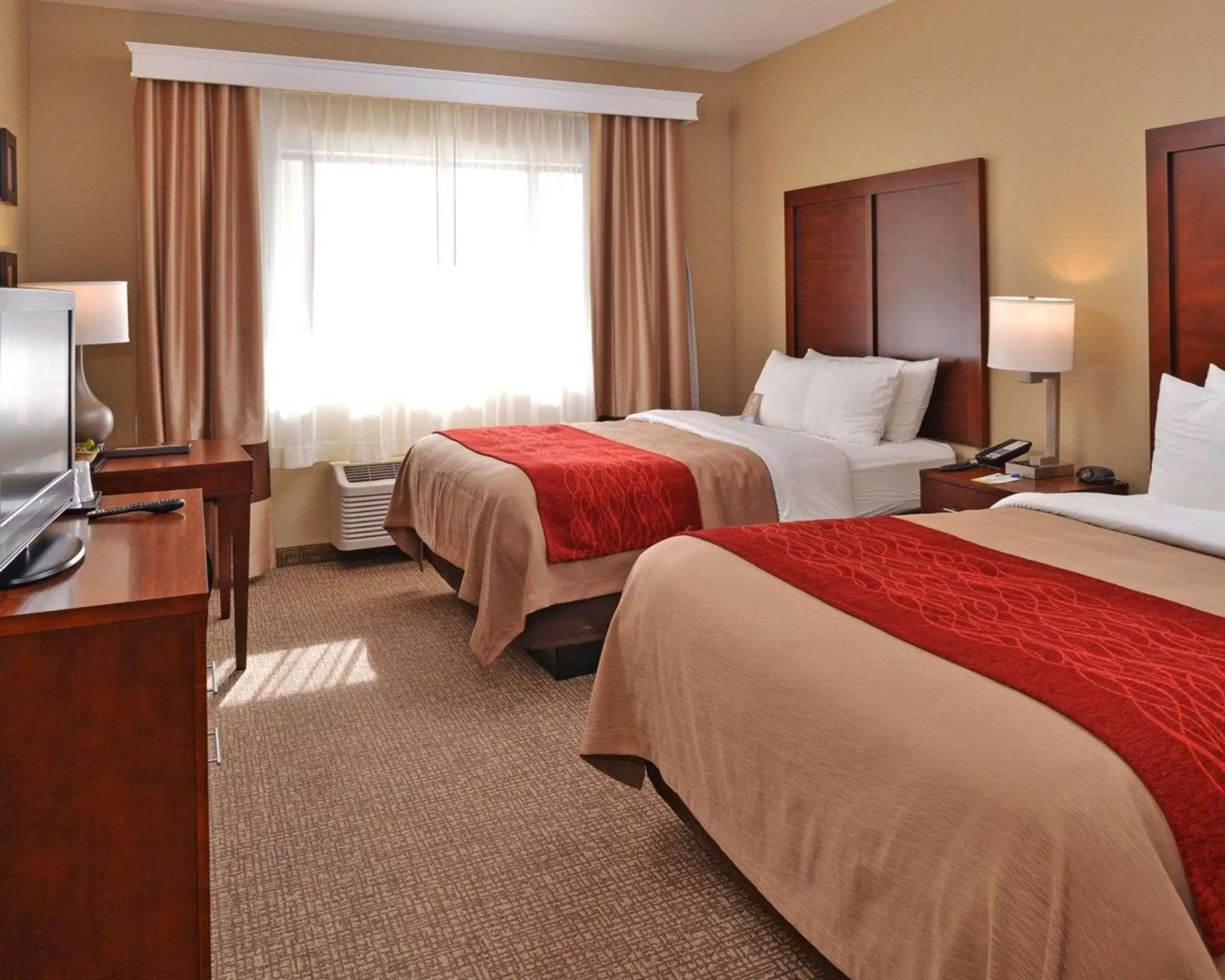 Photo of the whole room, Bed in Comfort Inn Fountain Hills - Scottsdale