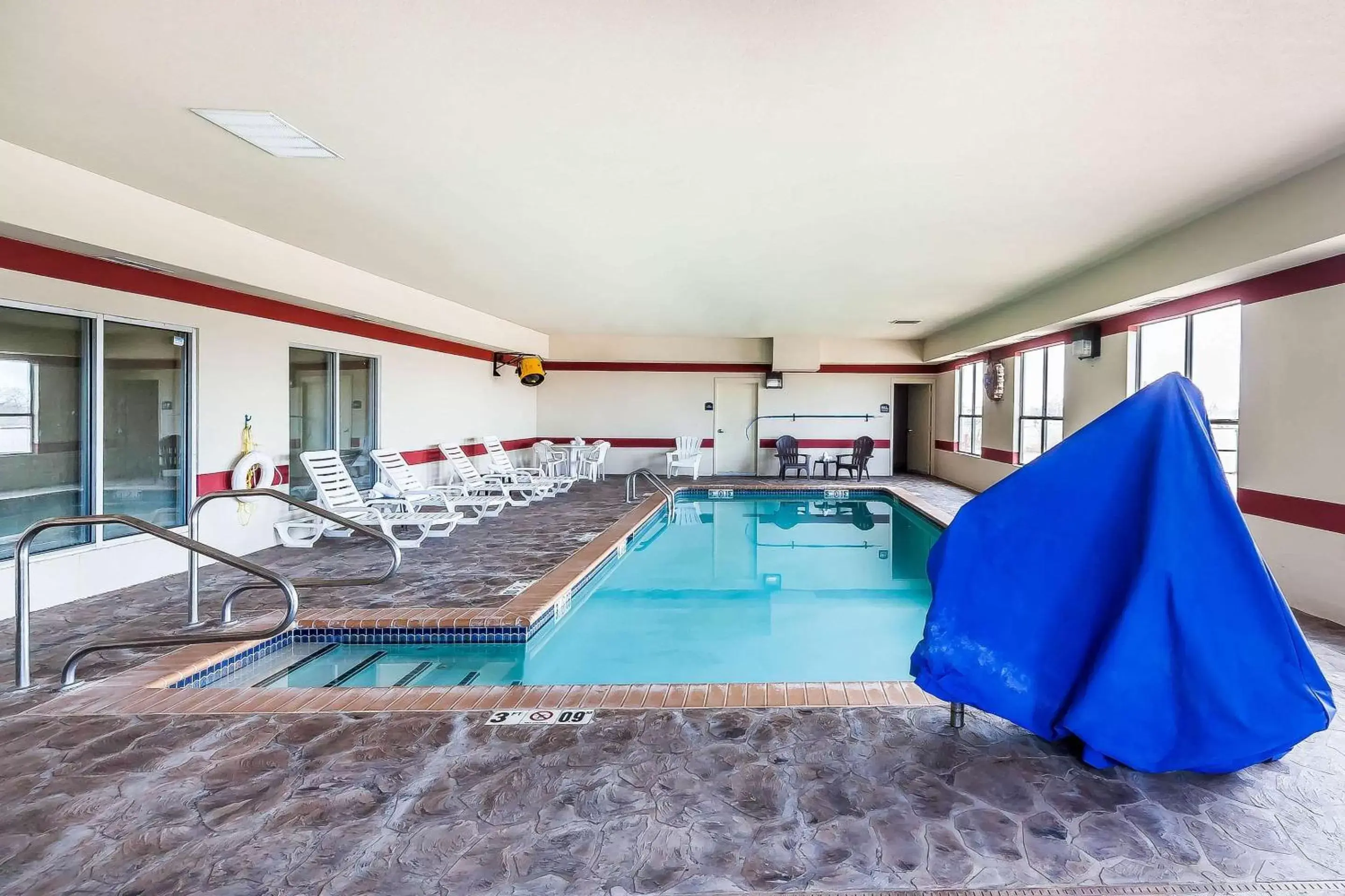 On site, Swimming Pool in Comfort Suites Yukon - SW Oklahoma City