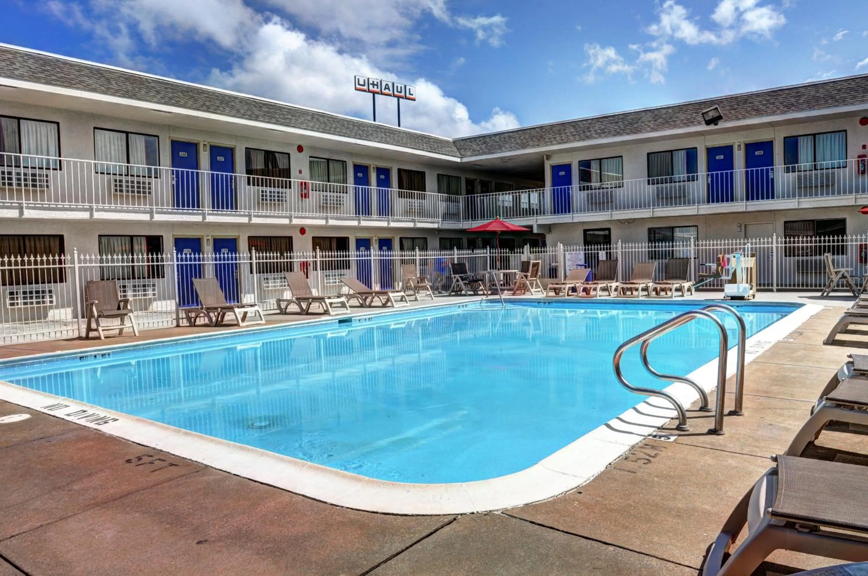 Swimming pool in Motel 6-Slidell, LA - New Orleans