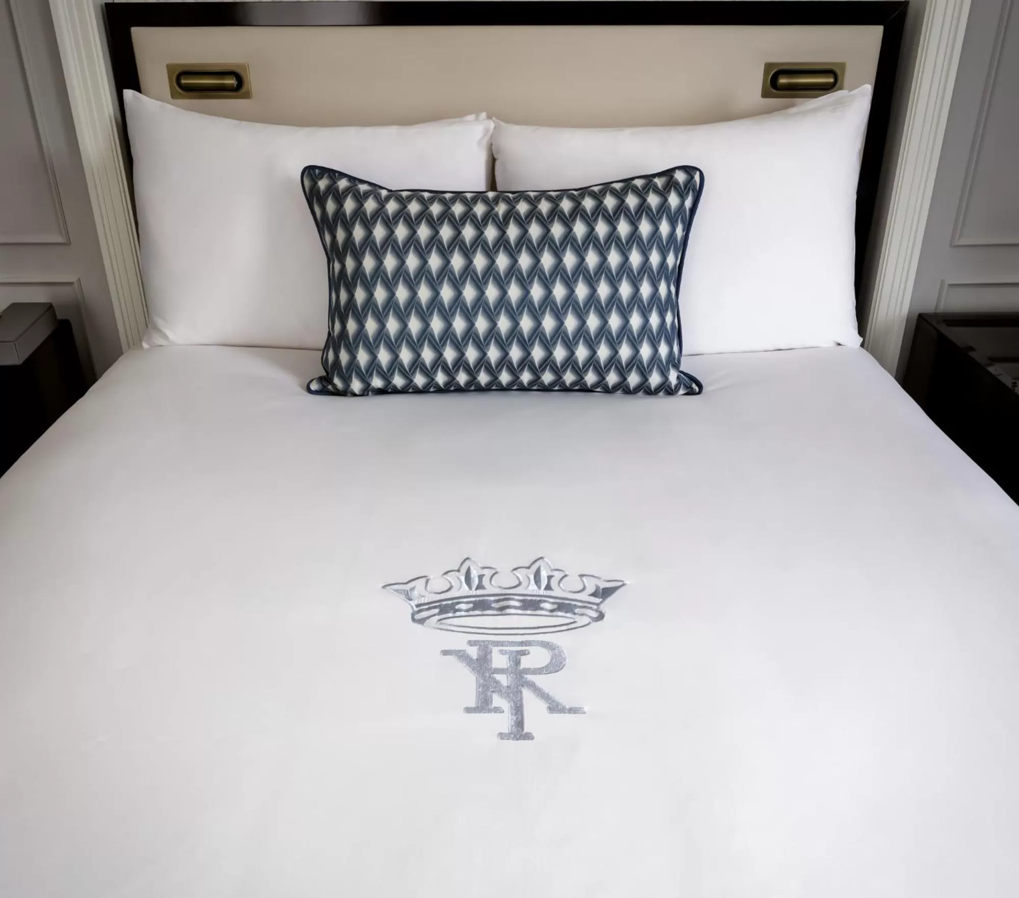 Bed in Fairmont Royal York Gold Experience