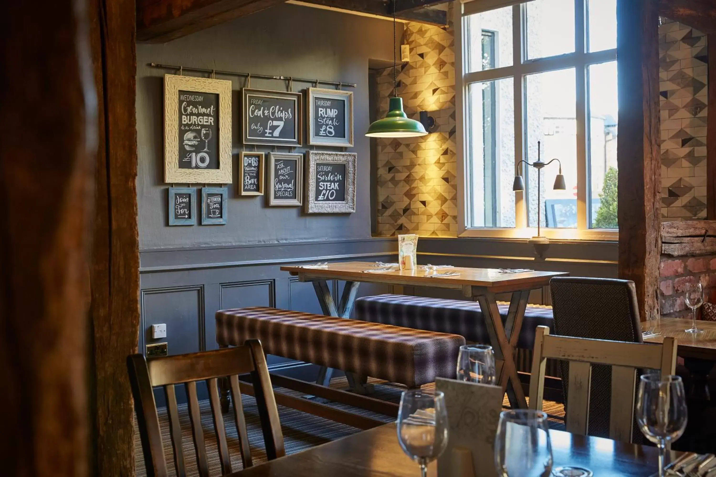 Restaurant/Places to Eat in De Trafford Arms by Chef & Brewer Collection