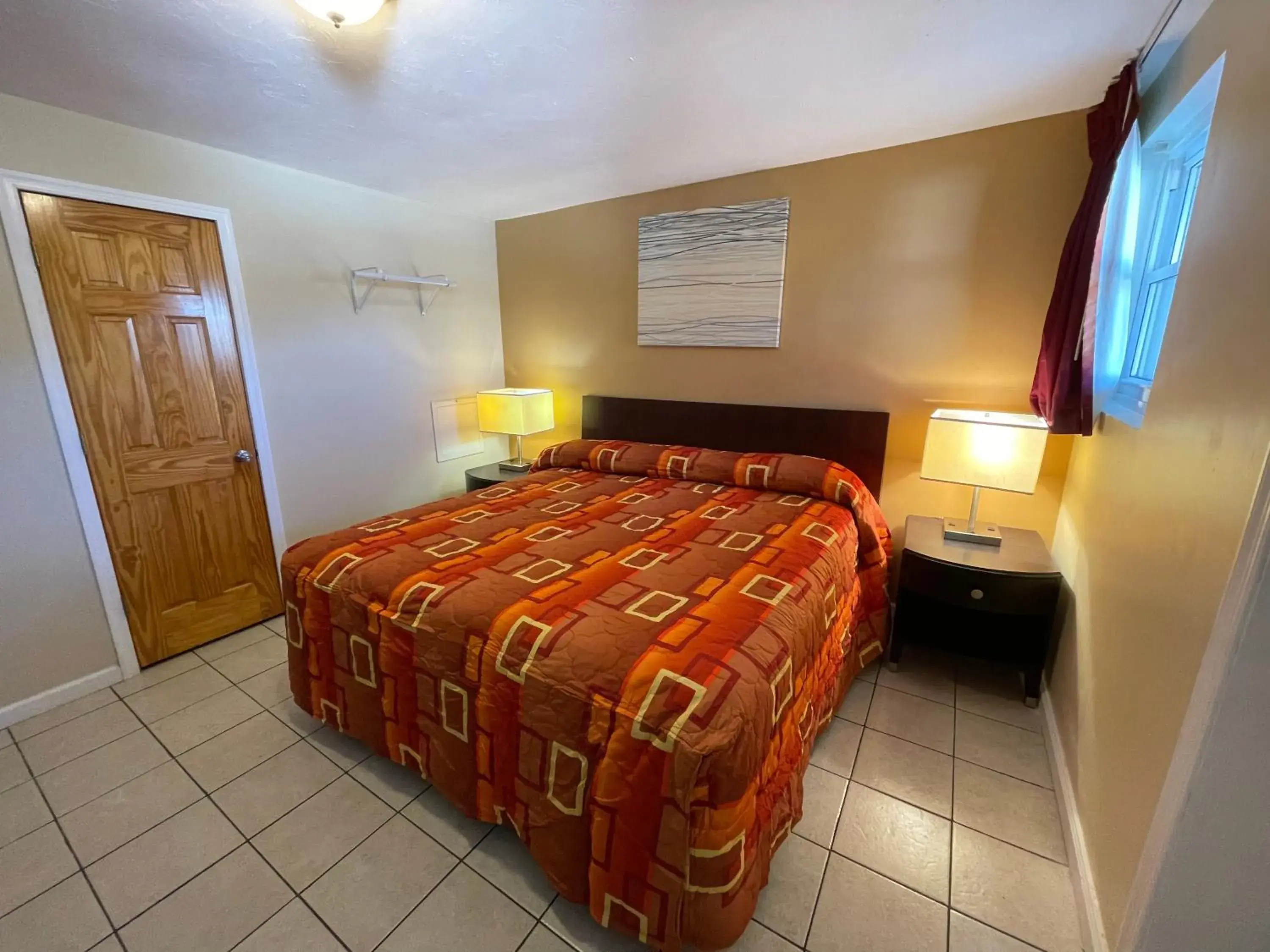 Bed in Anchor Motel Bed in Anchor Motel