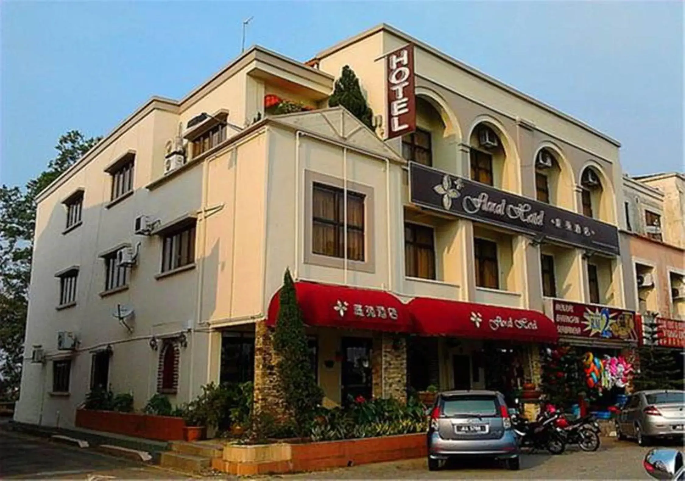 Facade/entrance, Property Building in Floral Hotel