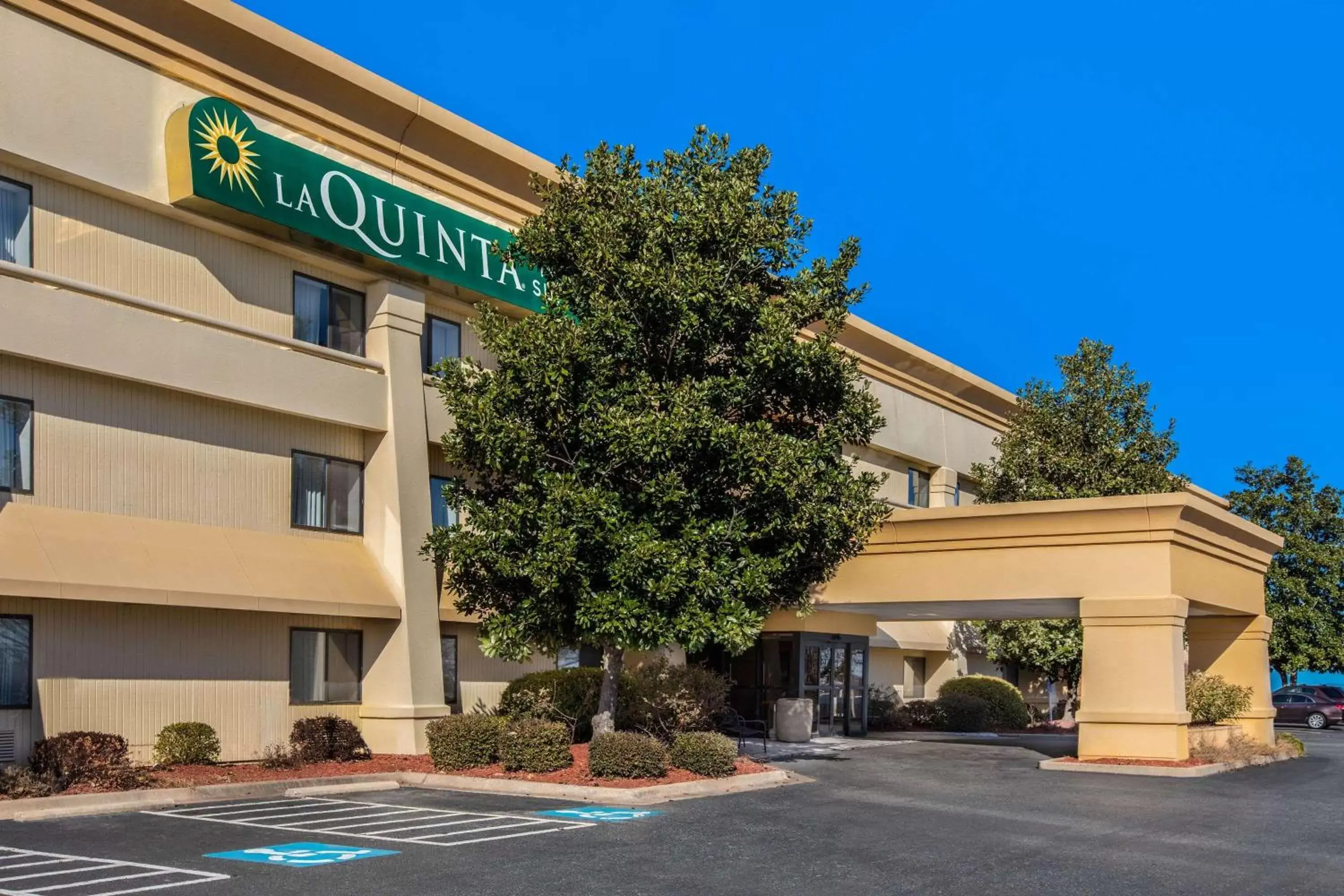 Property Building in La Quinta by Wyndham N Little Rock - McCain Mall