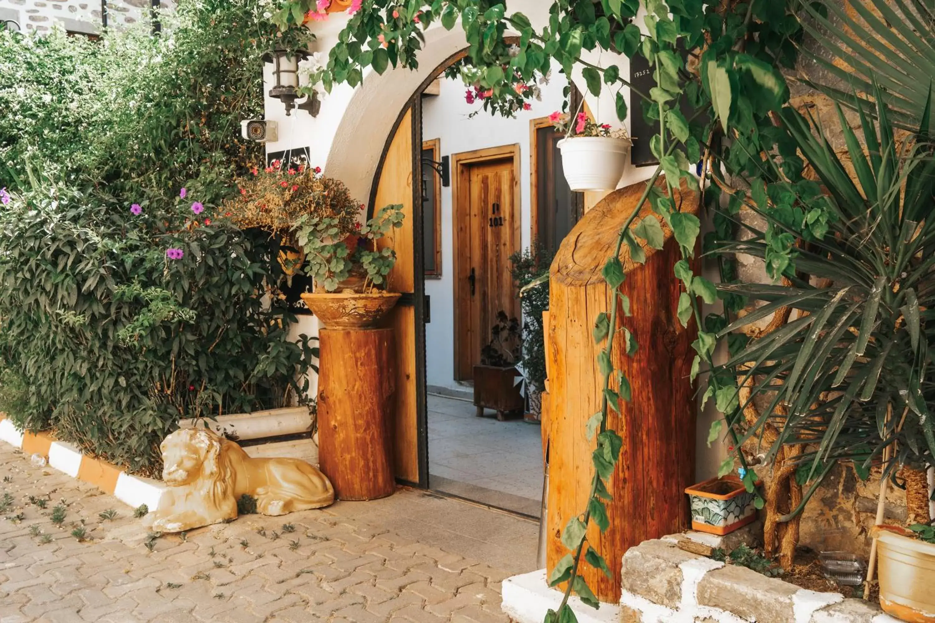 Facade/entrance in Akkan Hotel