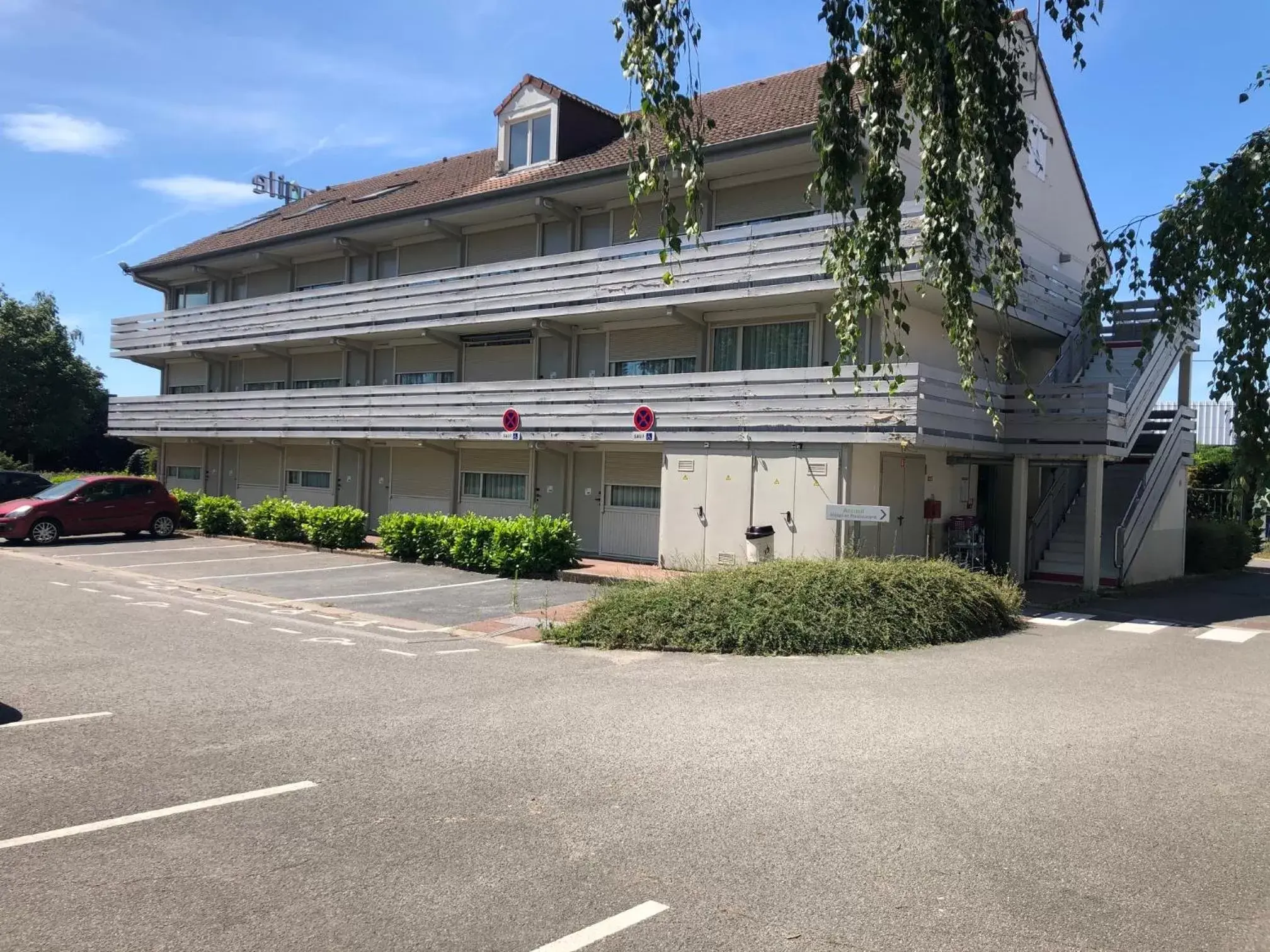 Property Building in Campanile Montargis - Amilly