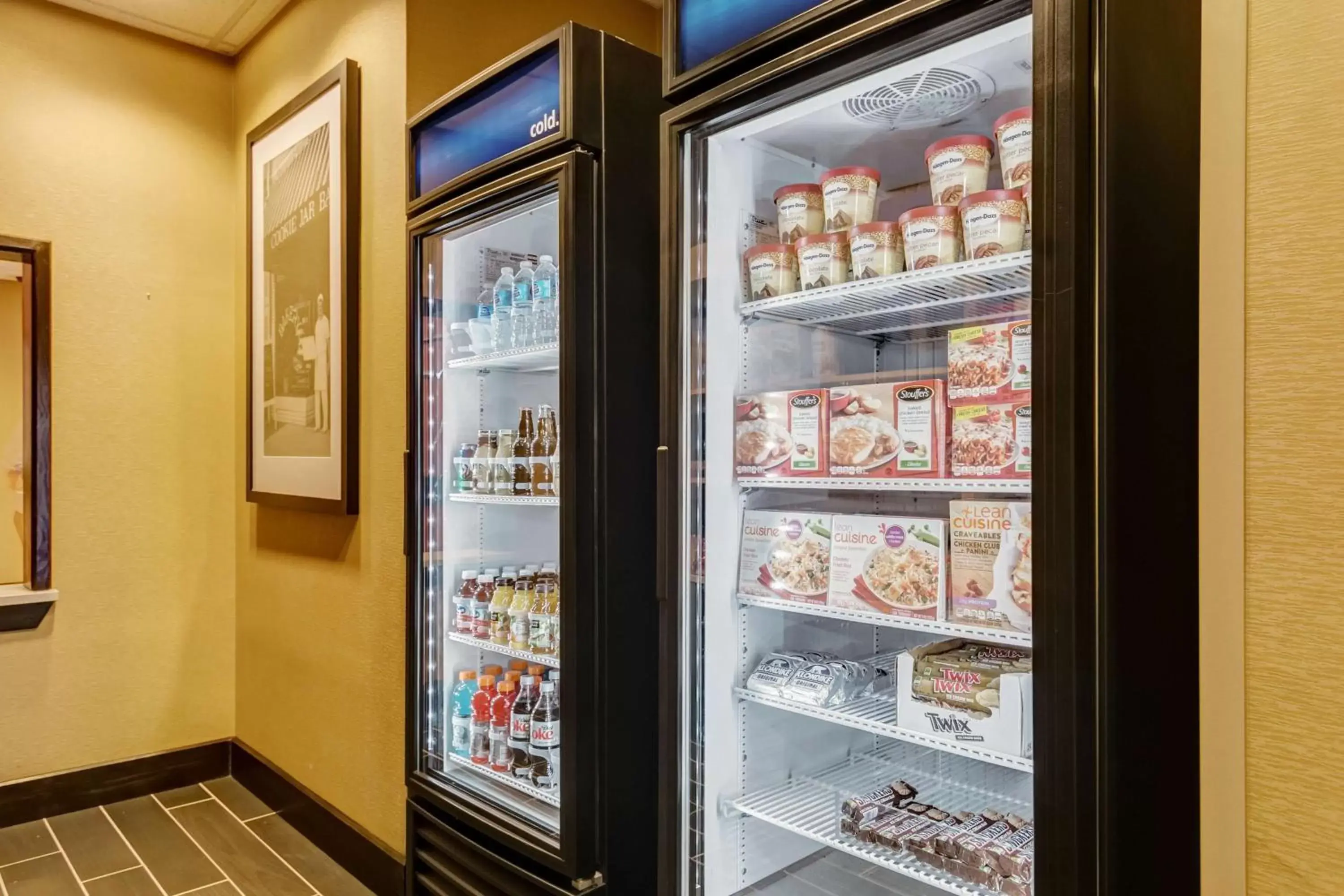 Restaurant/places to eat in Hampton Inn Poplar Bluff Restaurant/places to eat in Hampton Inn Poplar Bluff