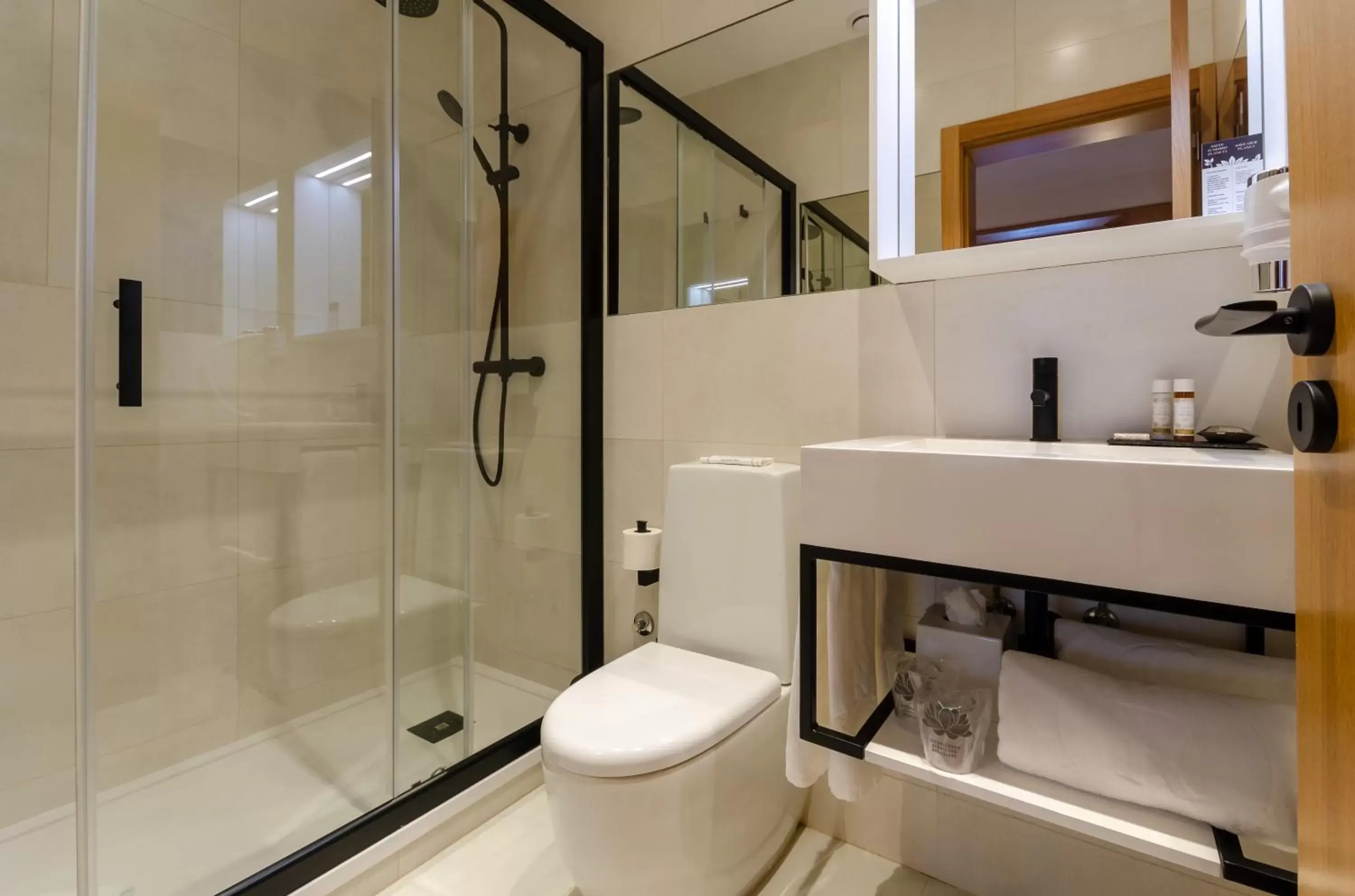 Bathroom in Rossio Plaza Hotel
