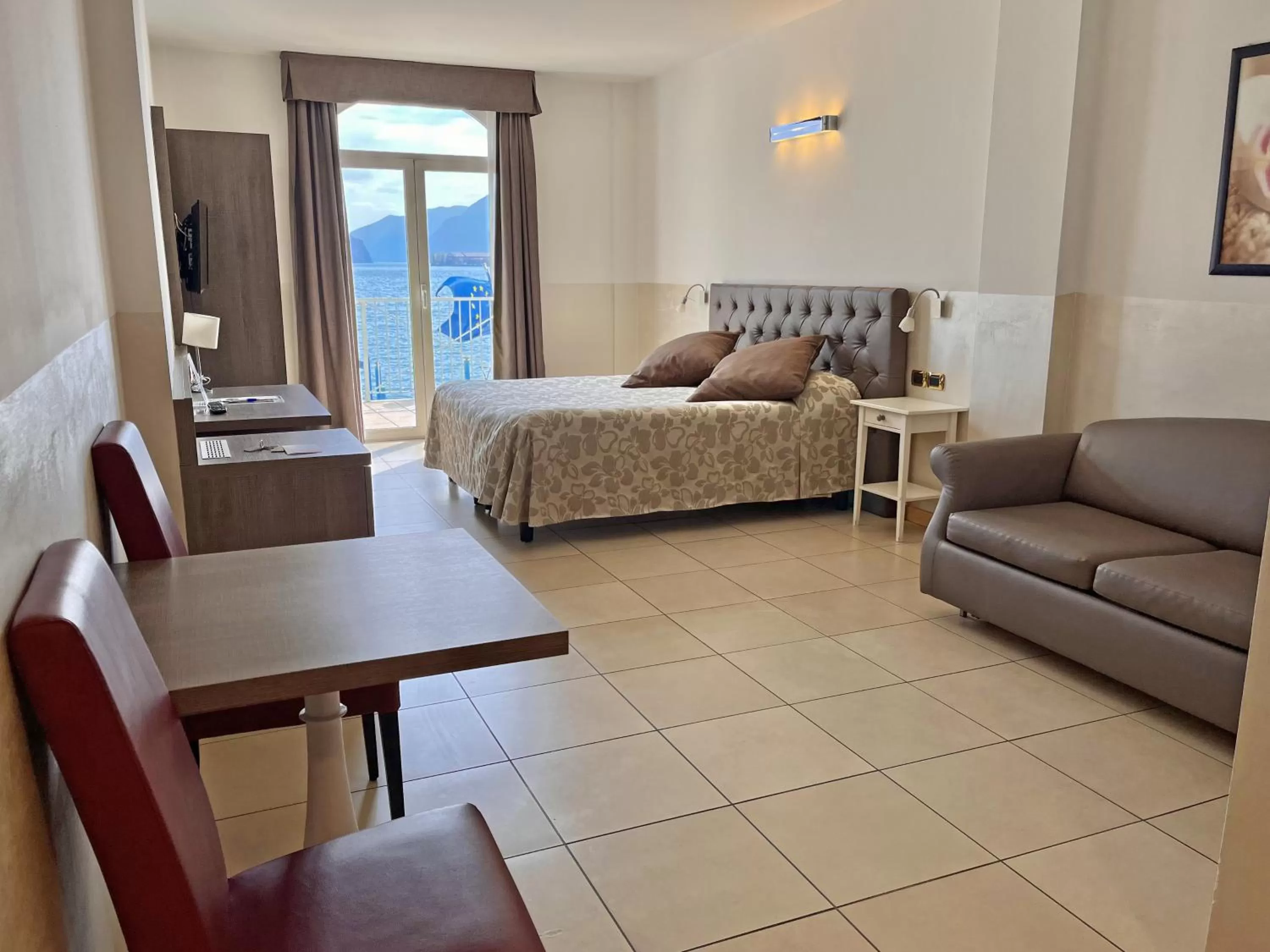 View (from property/room), Bed in Hotel Lovere Resort & Spa