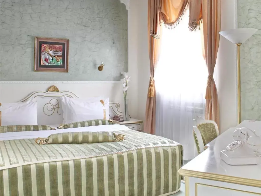 Standard Double or Twin Room - single occupancy in Queen's Astoria Design Hotel Standard Double or Twin Room - single occupancy in Queen's Astoria Design Hotel