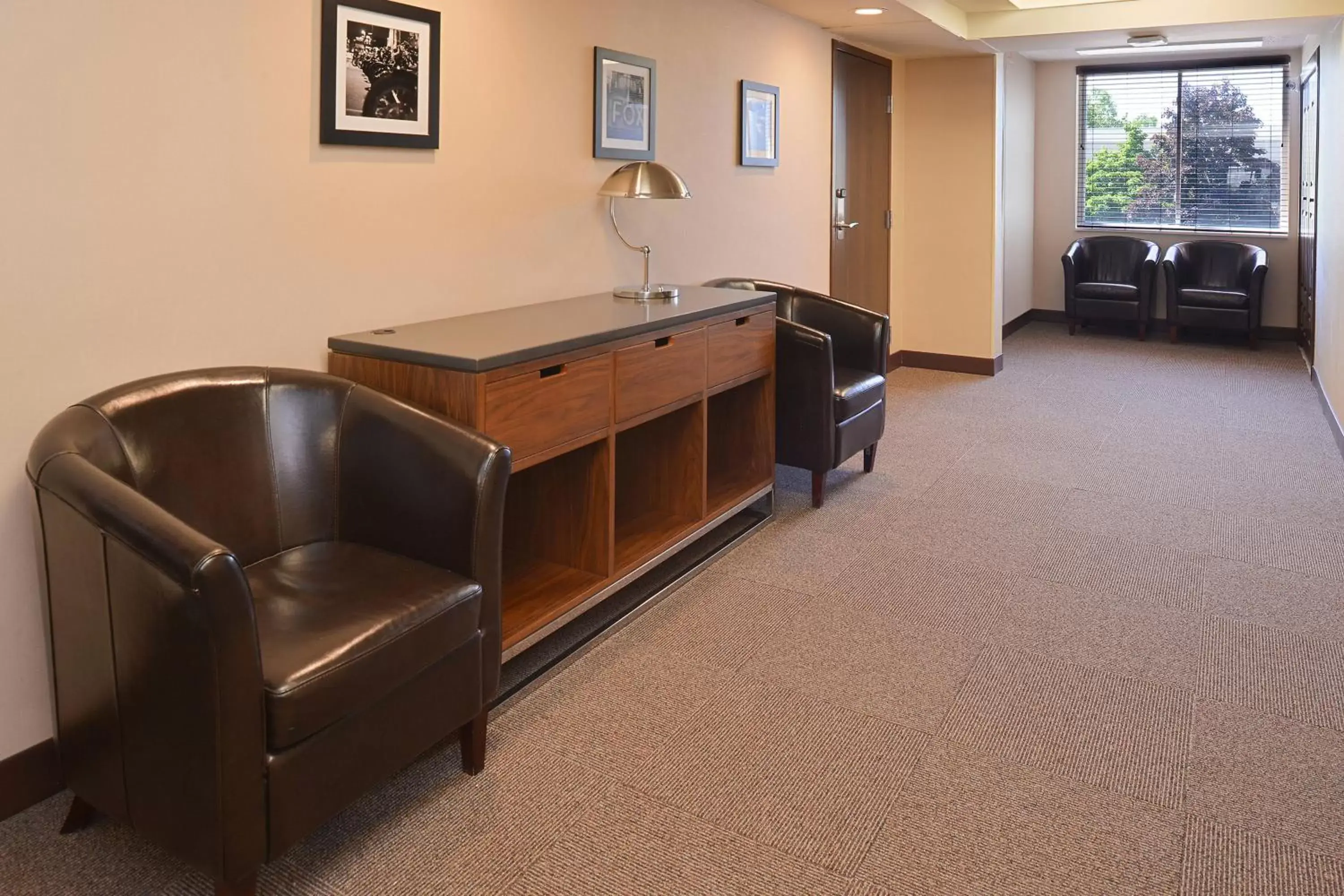 Meeting/conference room in Four Points by Sheraton Detroit Metro Airport