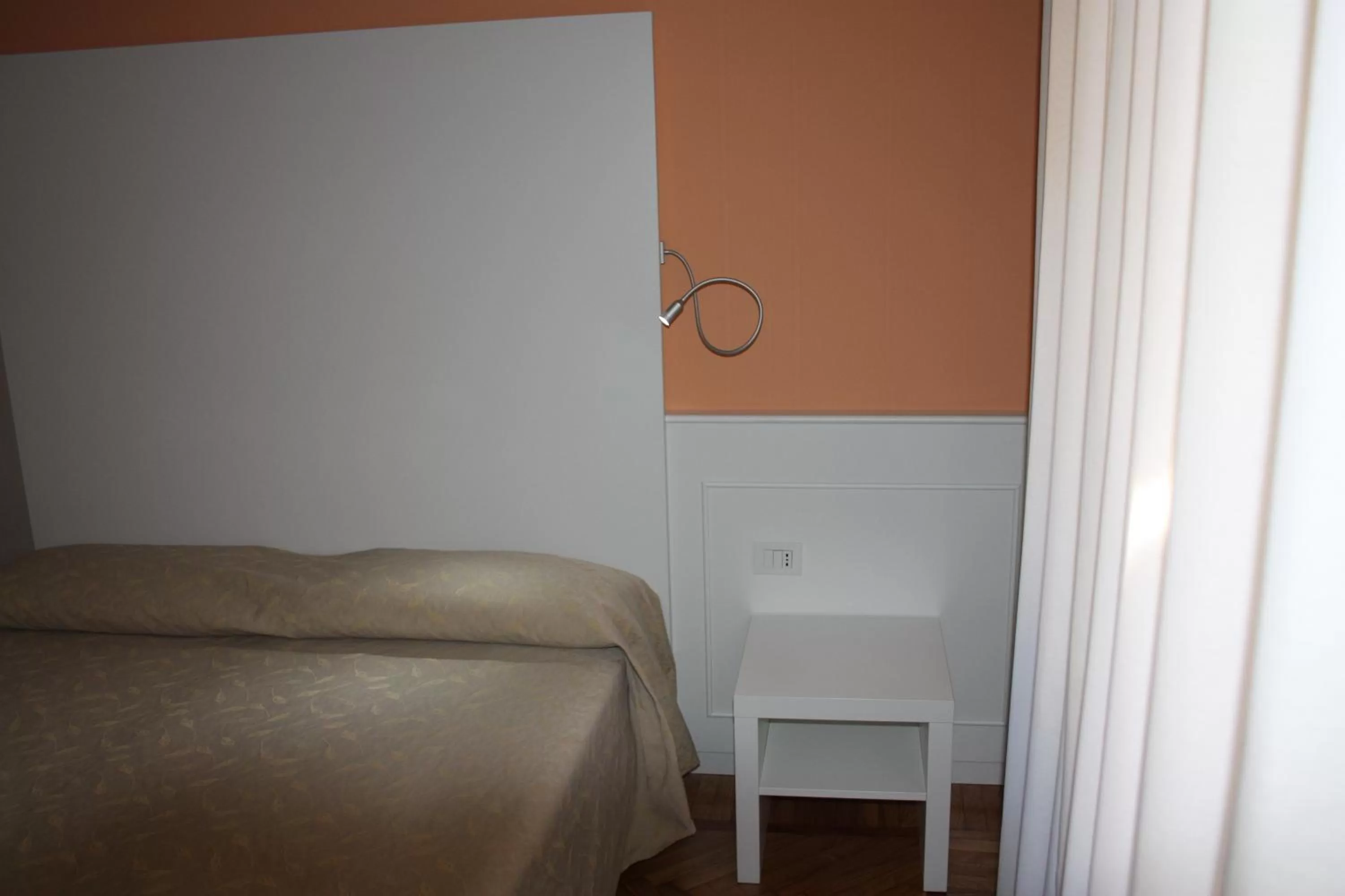 Decorative detail, Bed in Affittacamere Via Mazzini