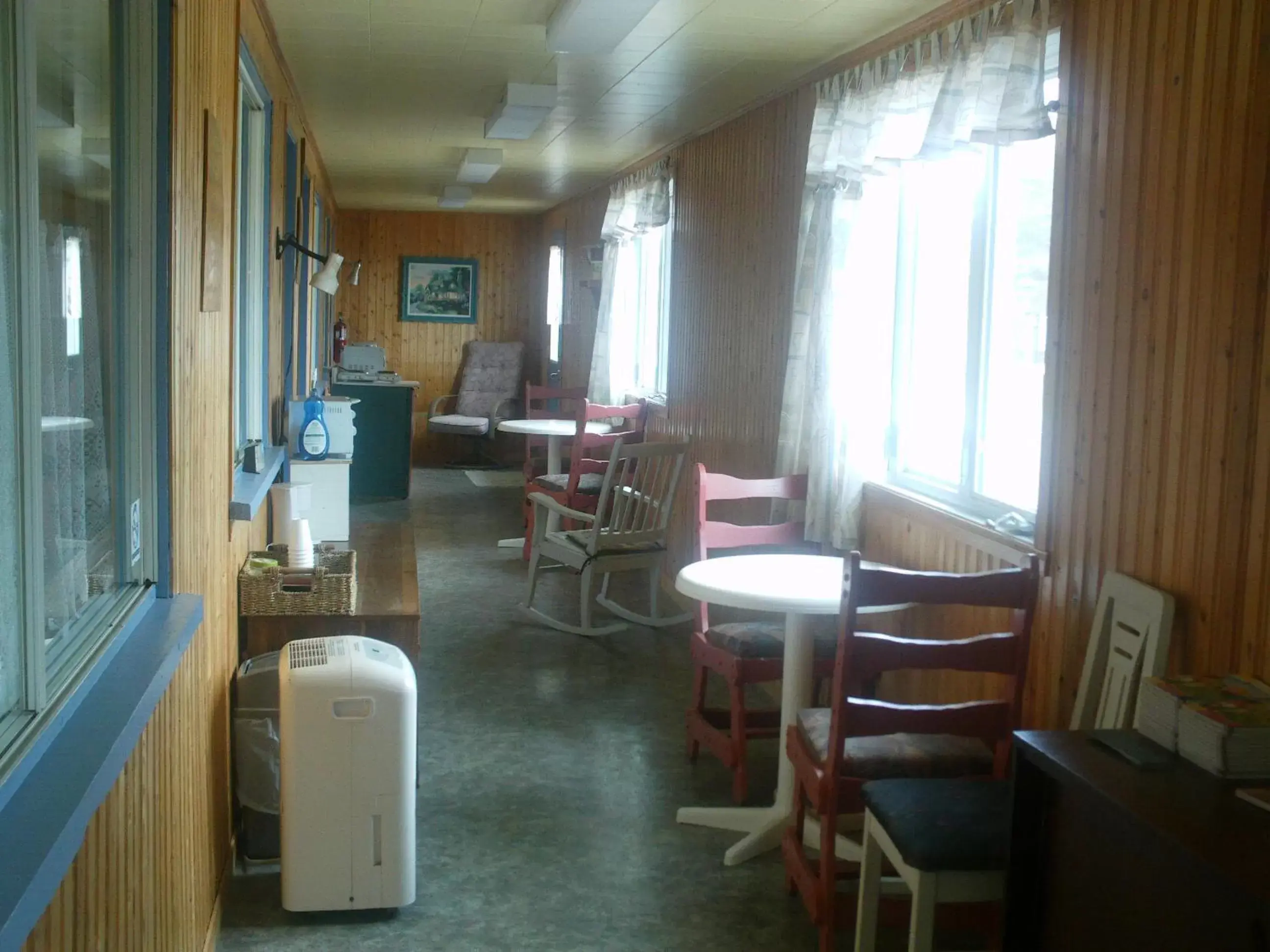 Communal kitchen, Restaurant/Places to Eat in Motel Leblanc