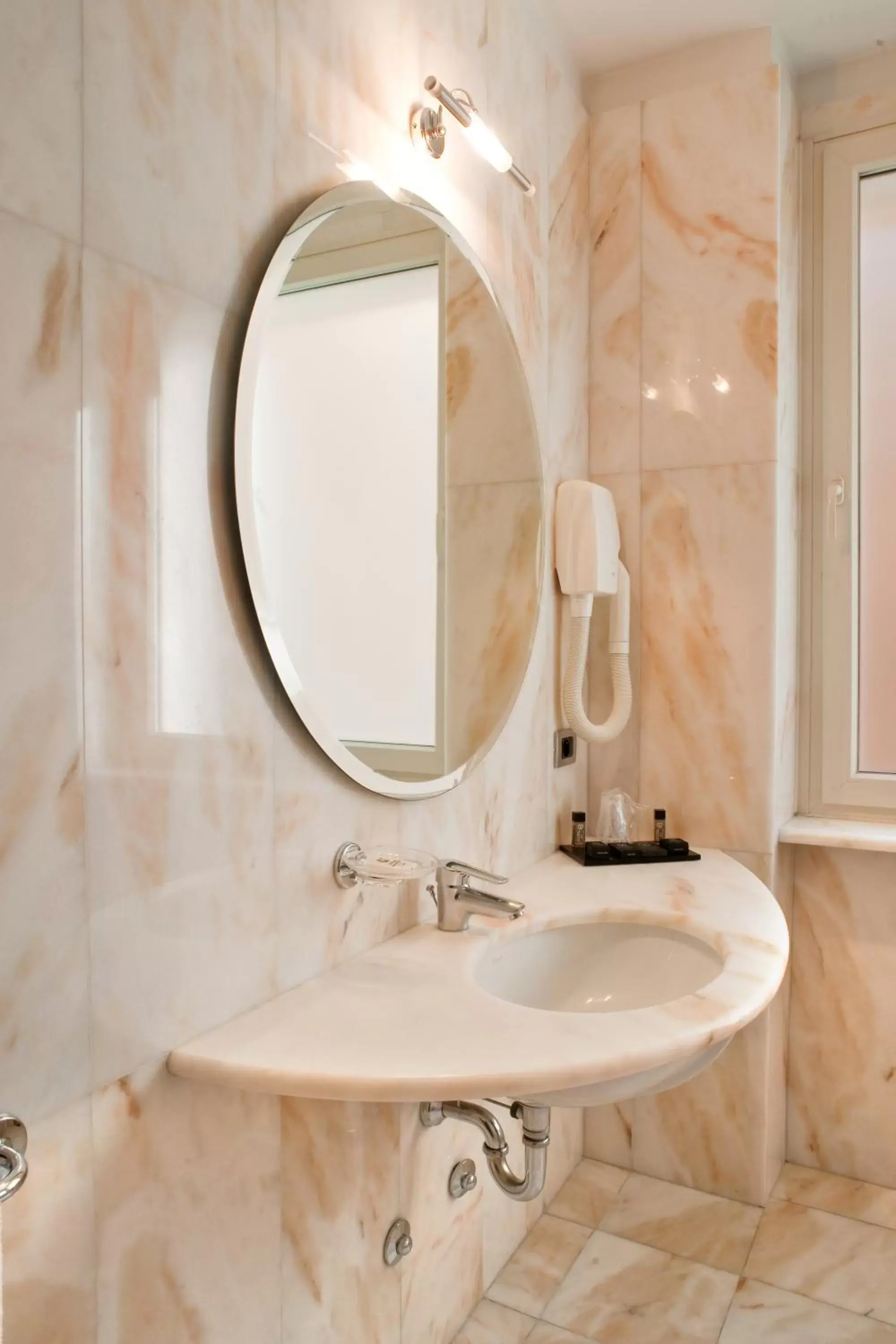 Bathroom in Hotel San Pietro