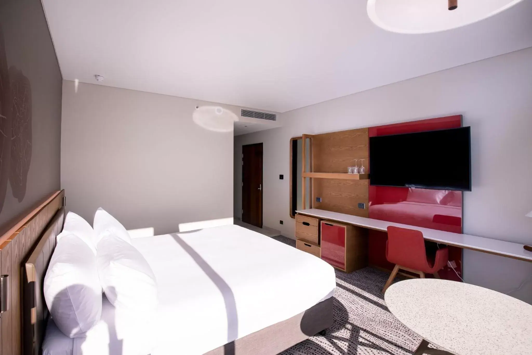 Photo of the whole room, Bed in Crowne Plaza Hobart, an IHG Hotel