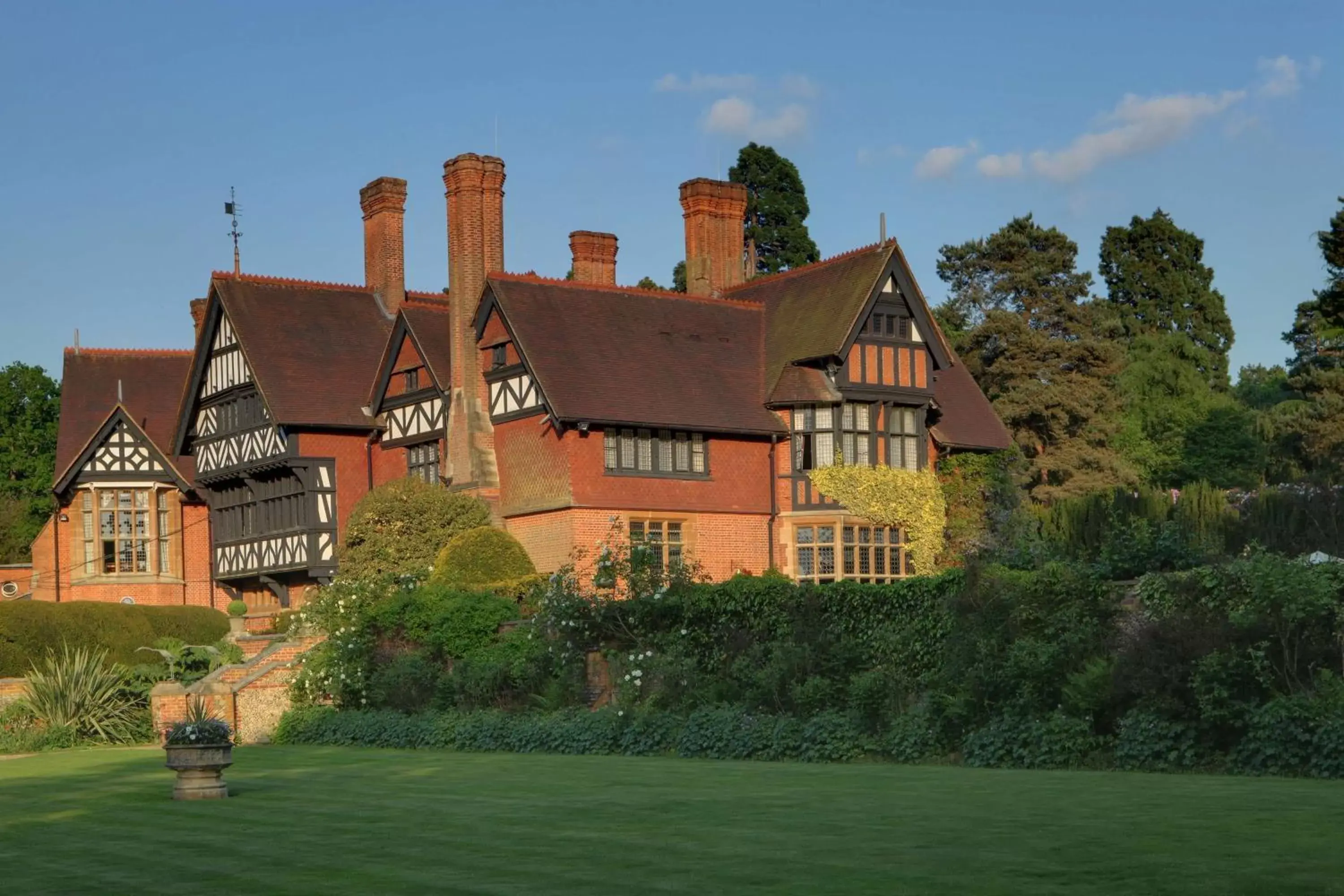 Property building in Best Western PLUS Grim's Dyke Hotel Property building in Best Western PLUS Grim's Dyke Hotel