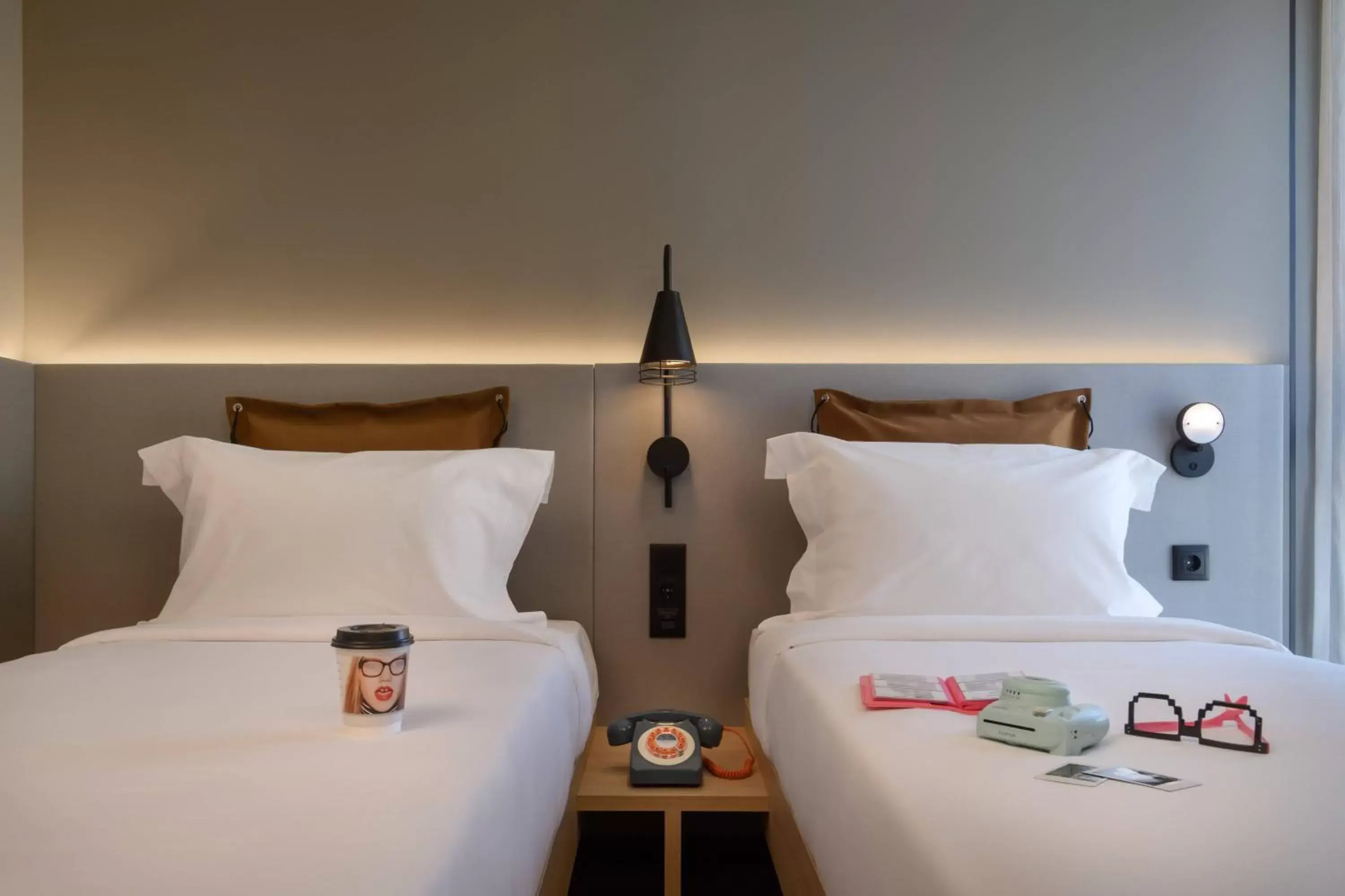 Photo of the whole room, Bed in Moxy Lisboa Oriente