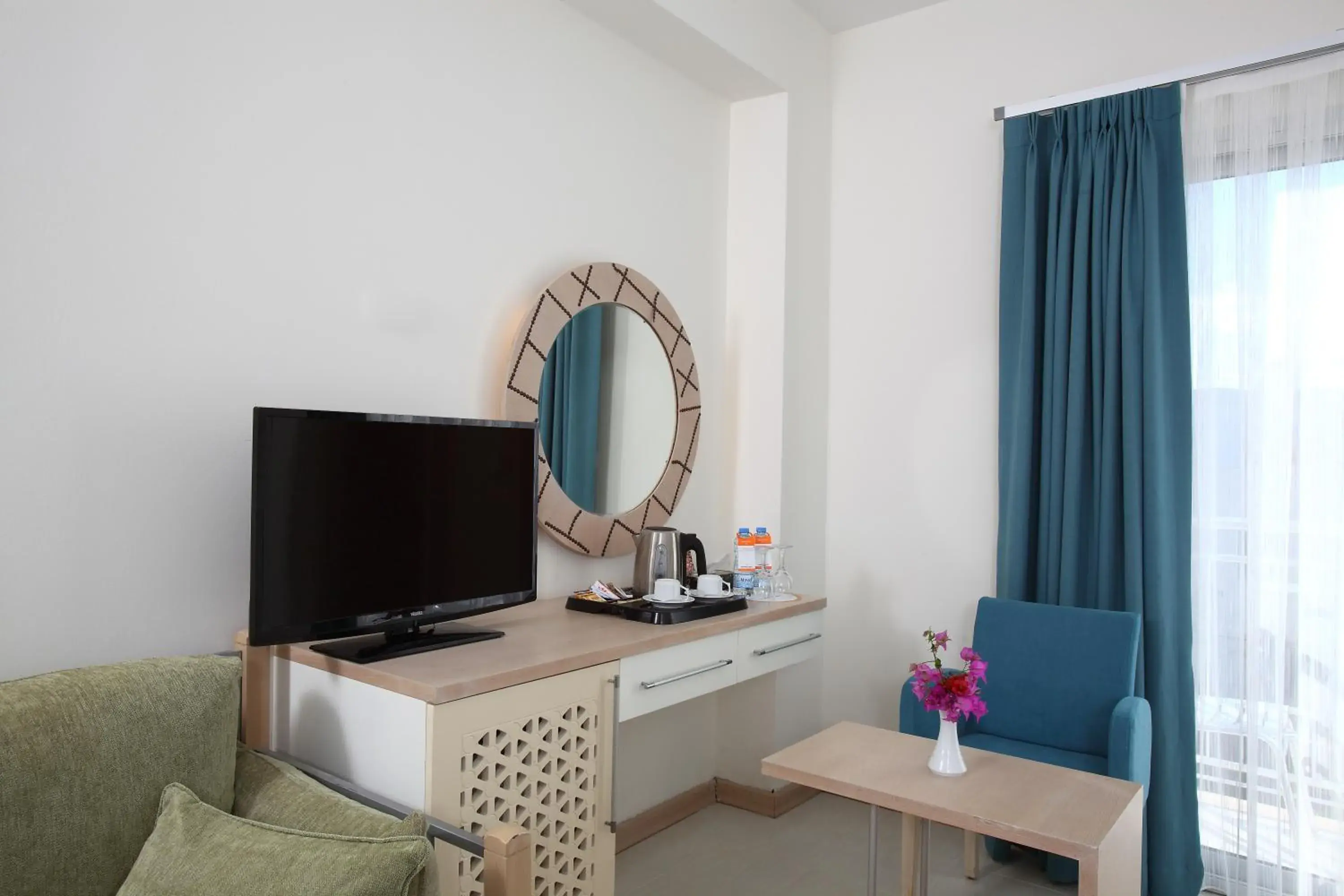 Bedroom, TV/Entertainment Center in Mandarin Resort & Spa