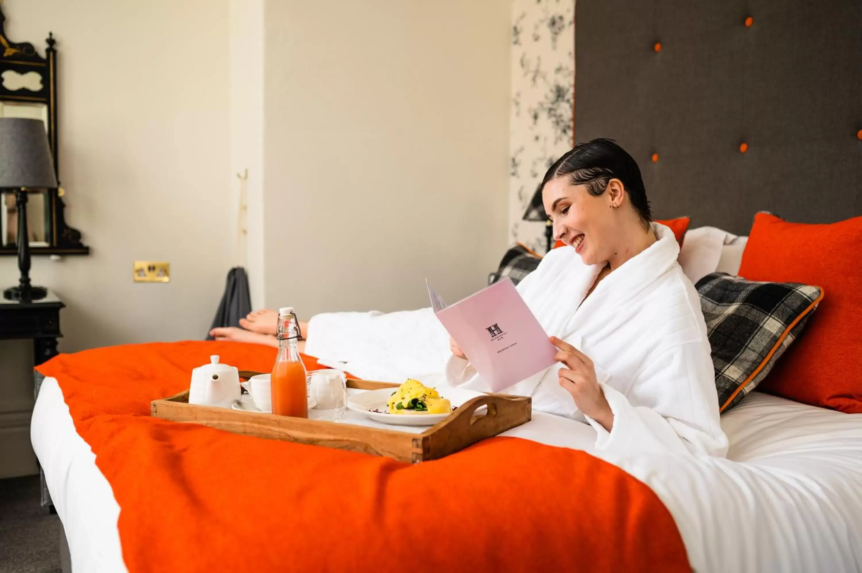 room service, Bed in The Roseate Villa Bath room service, Bed in The Roseate Villa Bath