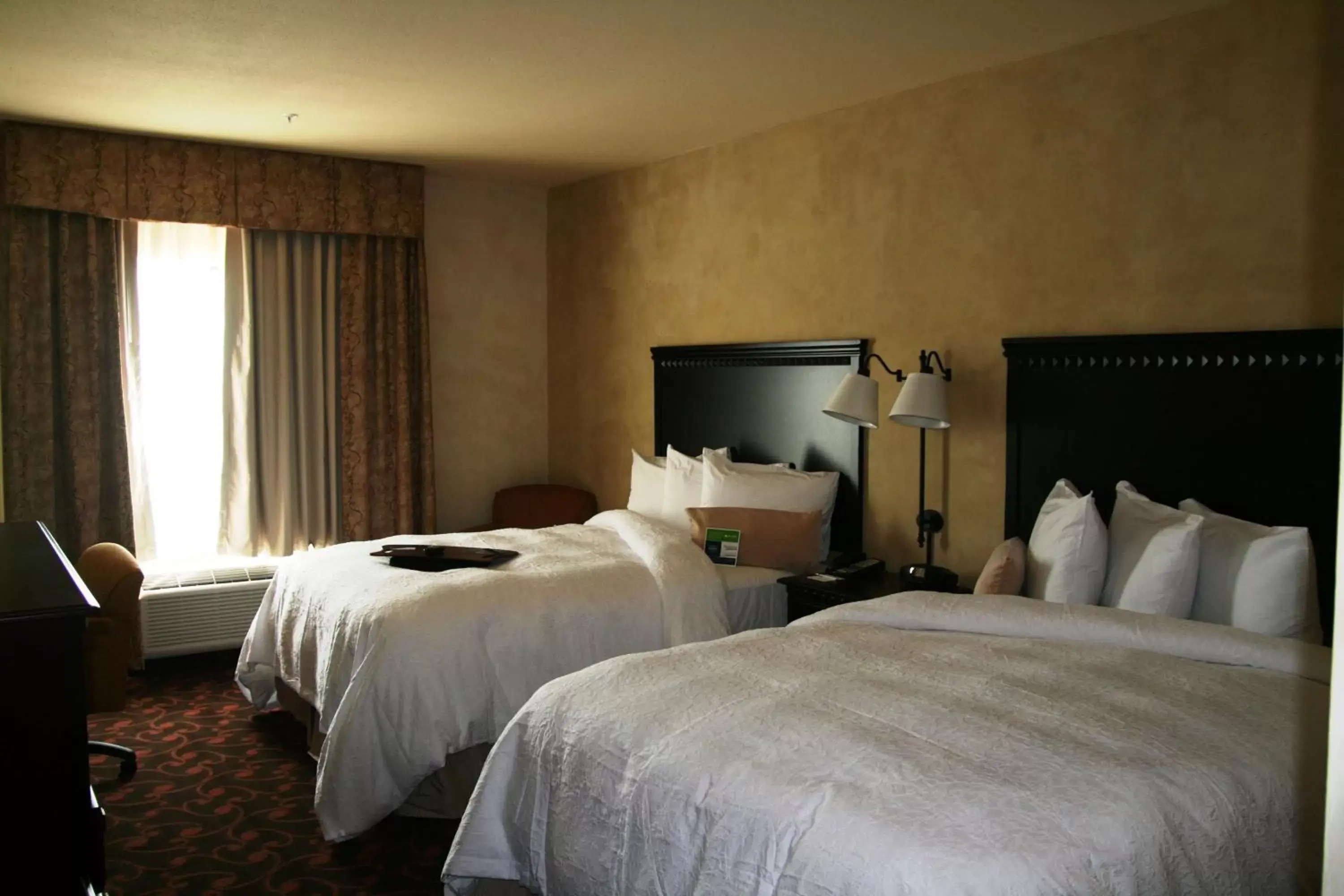 Bed in Hampton Inn & Suites Dallas-Arlington North-Entertainment District