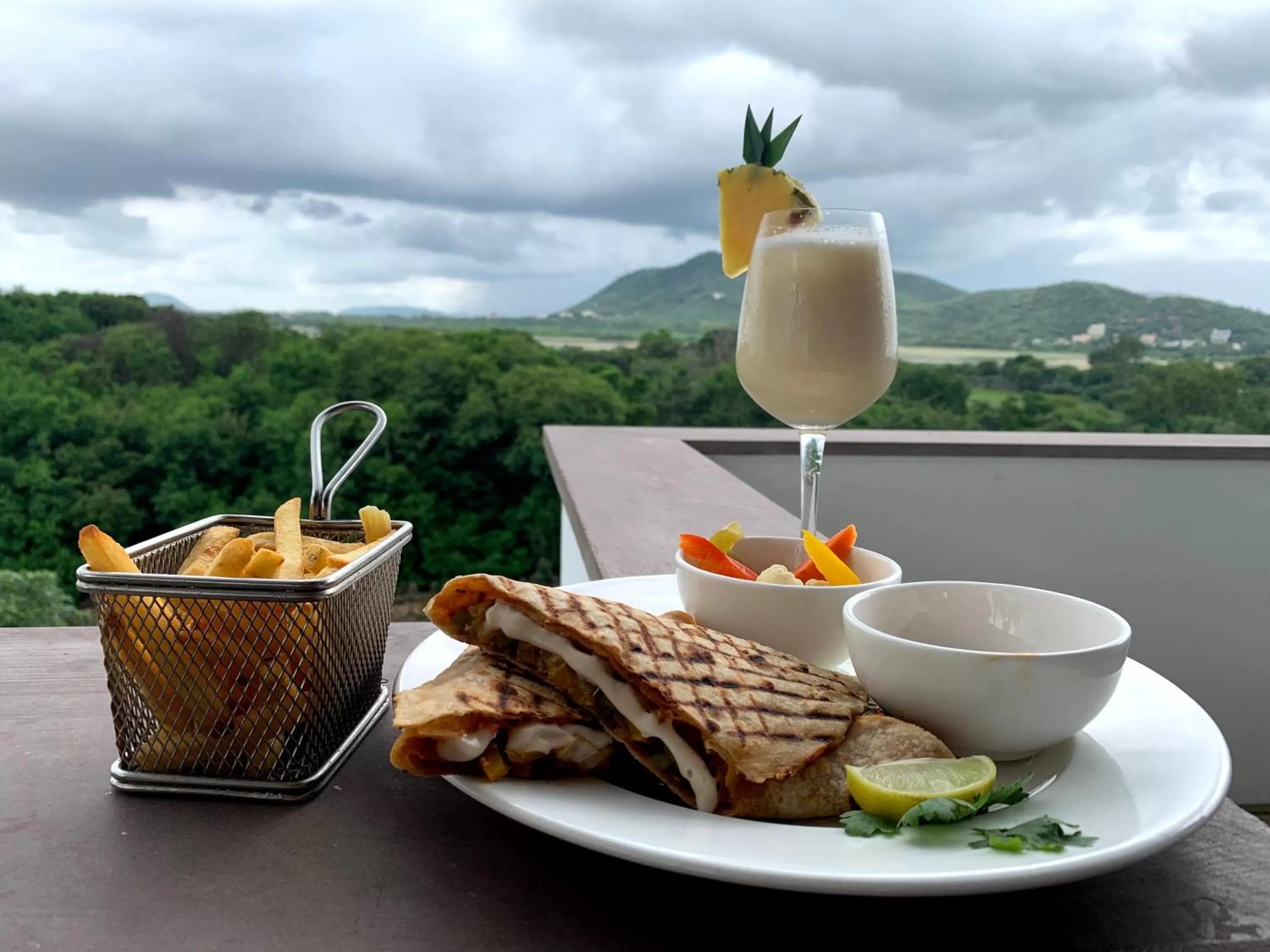 Food and drinks in Casa Blanca Lakecity