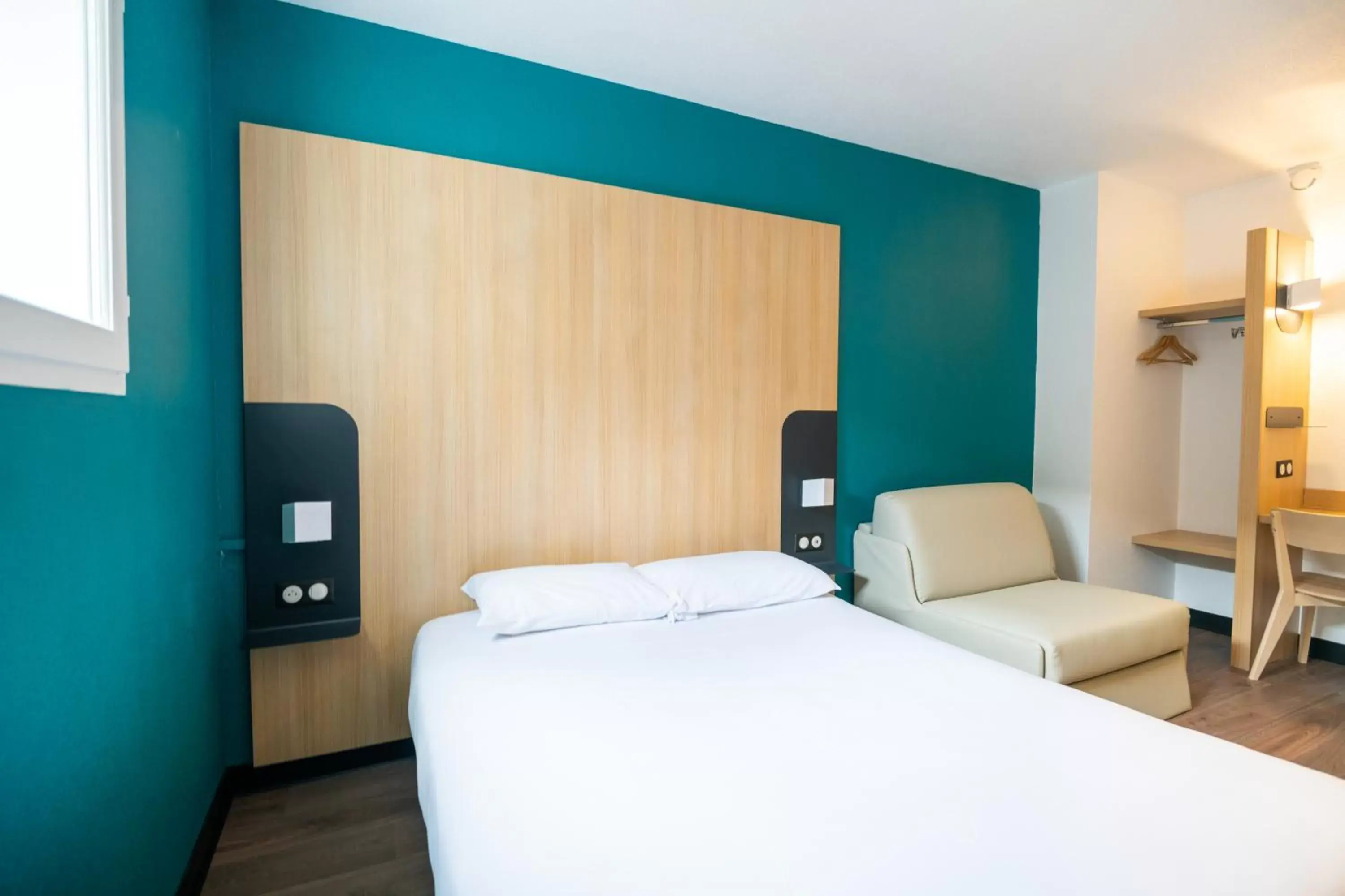 Bedroom, Bed in B&B HOTEL Bordeaux Mérignac Aéroport