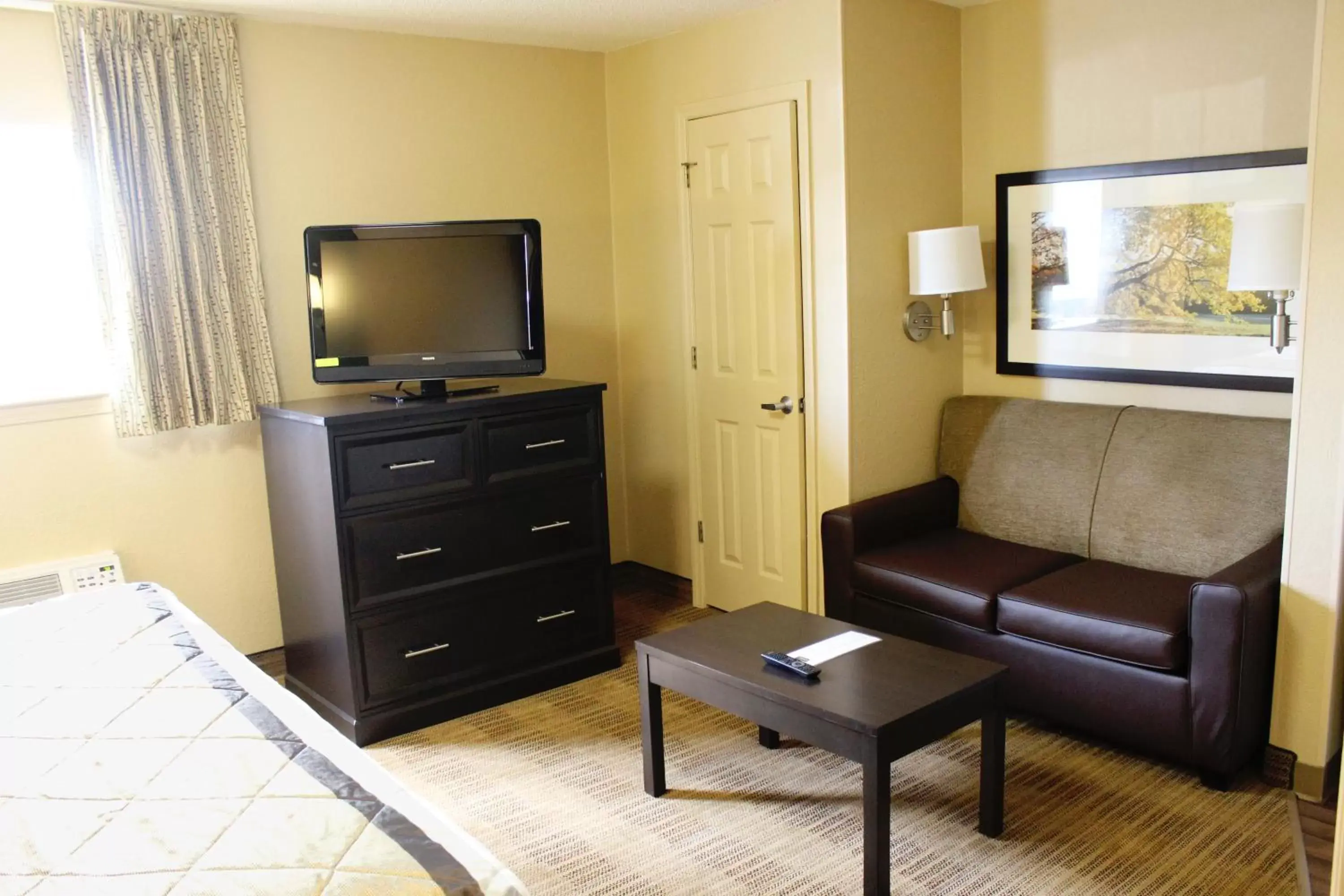 Living room, TV/Entertainment Center in Extended Stay America Suites - Destin - US 98 - Emerald Coast Pkwy