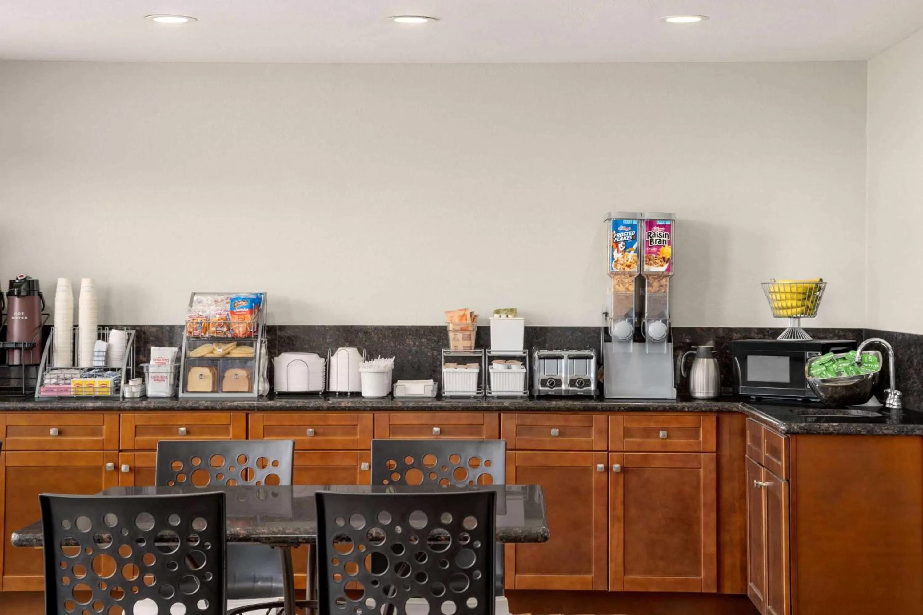 Restaurant/places to eat in Super 8 by Wyndham Houston/Dtwn/I-610