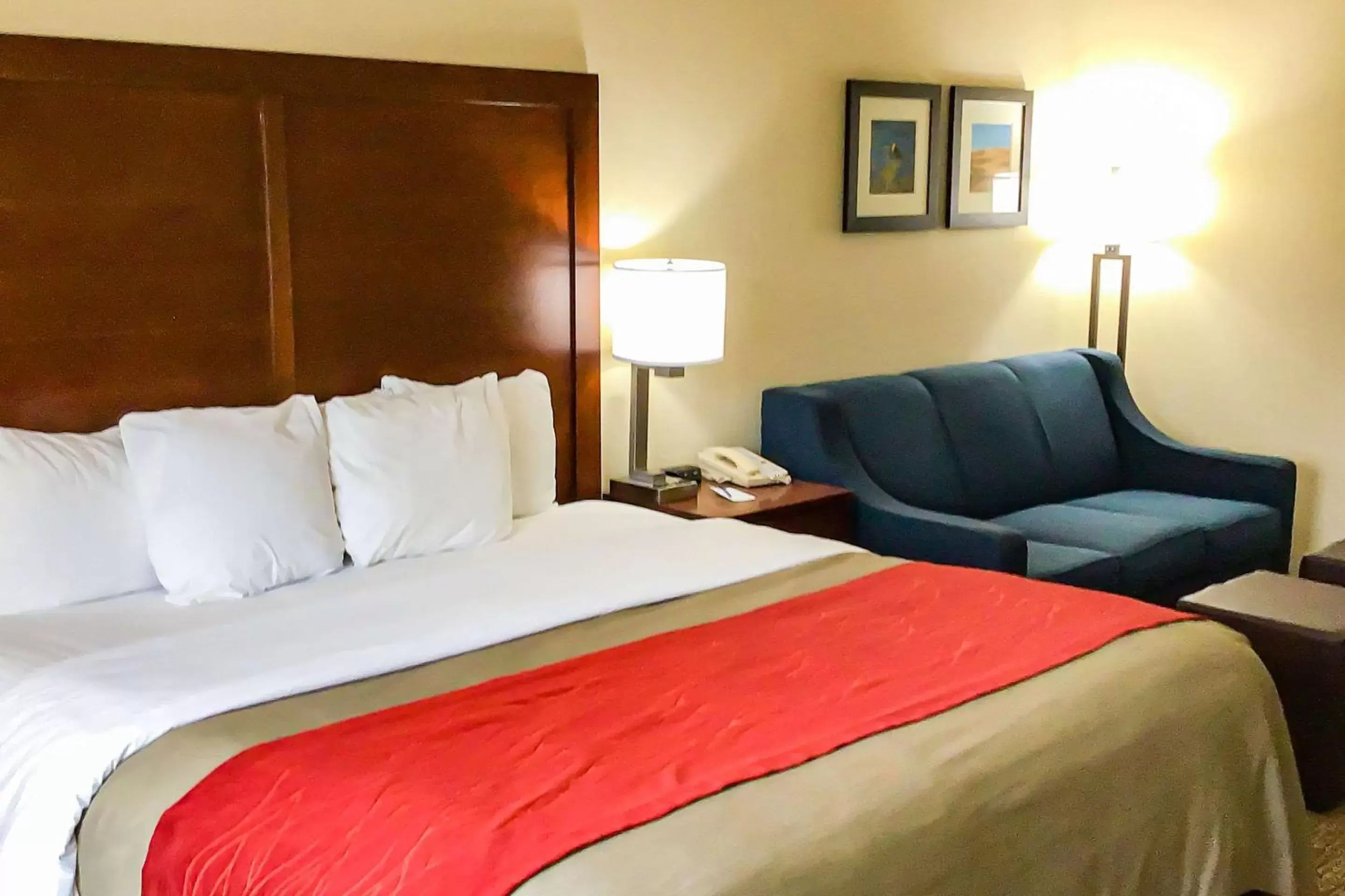 Photo of the whole room, Bed in Comfort Inn and Suites Yuma I-8