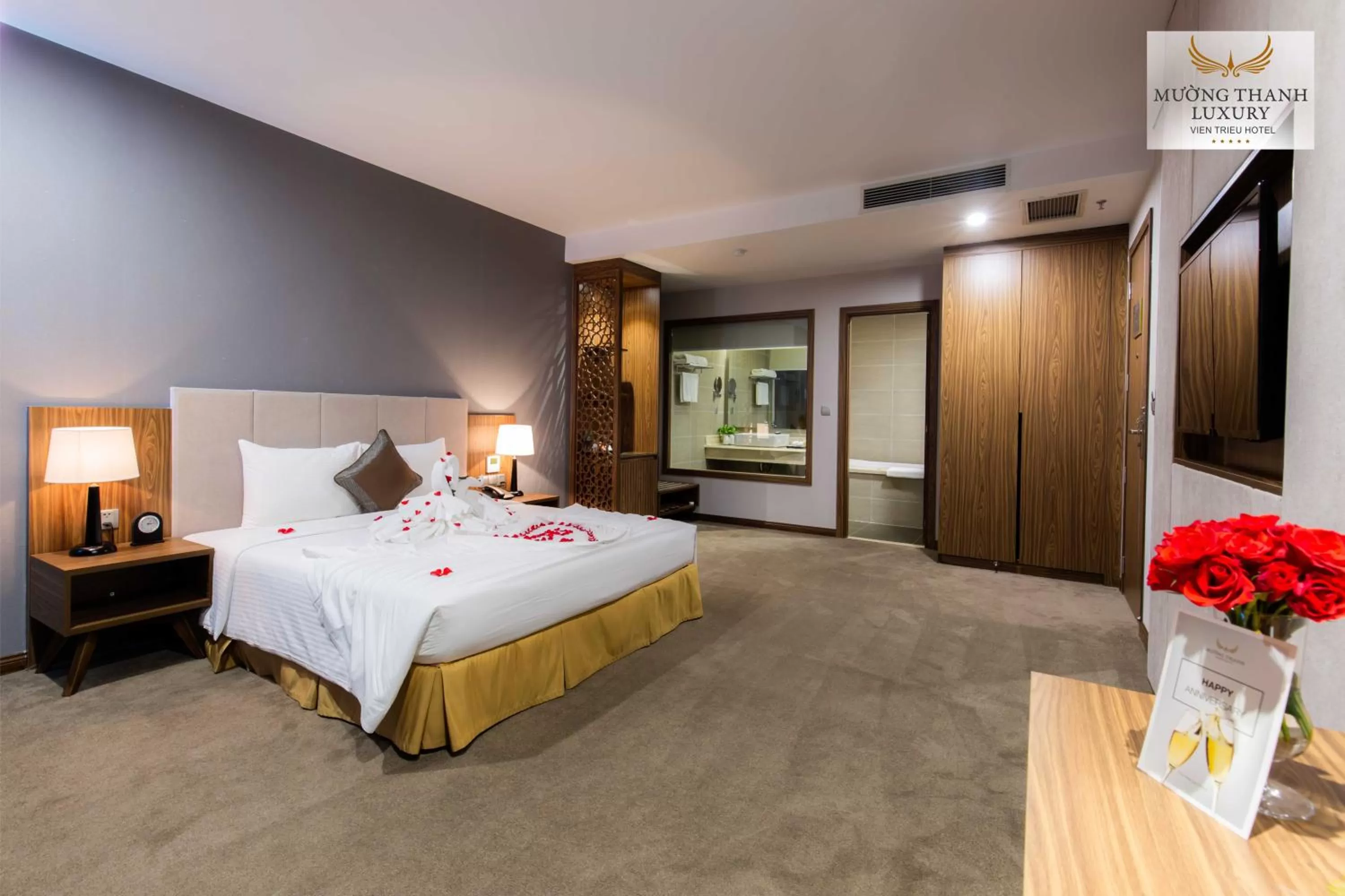 Photo of the whole room, Bed in Muong Thanh Luxury Vien Trieu Nha Trang