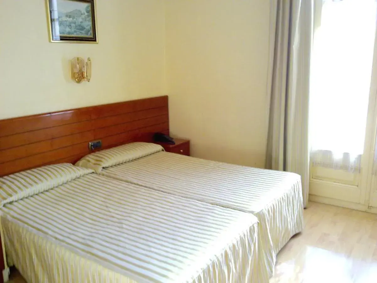 Photo of the whole room, Bed in Hotel Toledano Ramblas