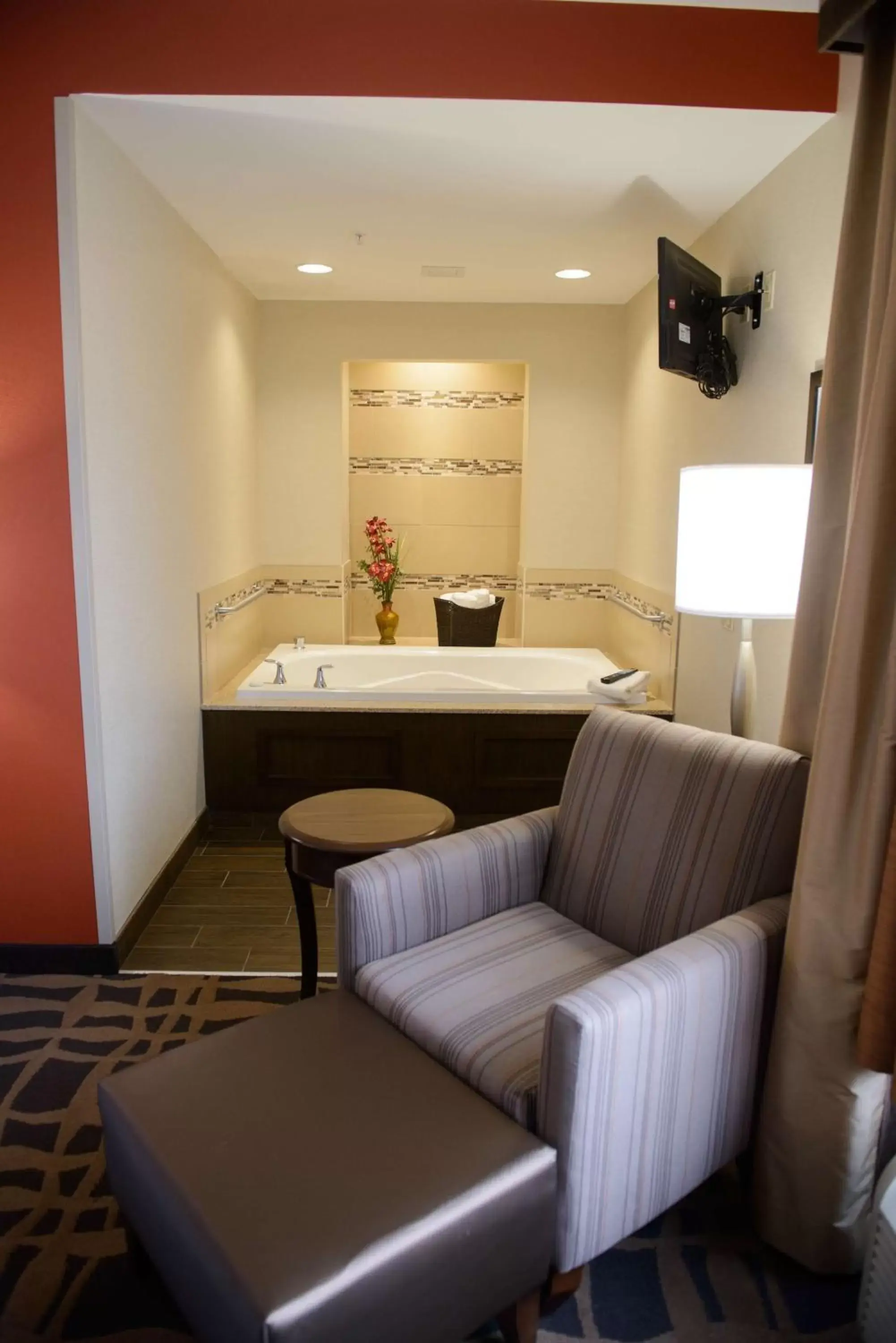 Bathroom, Seating Area in Hilton Garden Inn Dayton South - Austin Landing