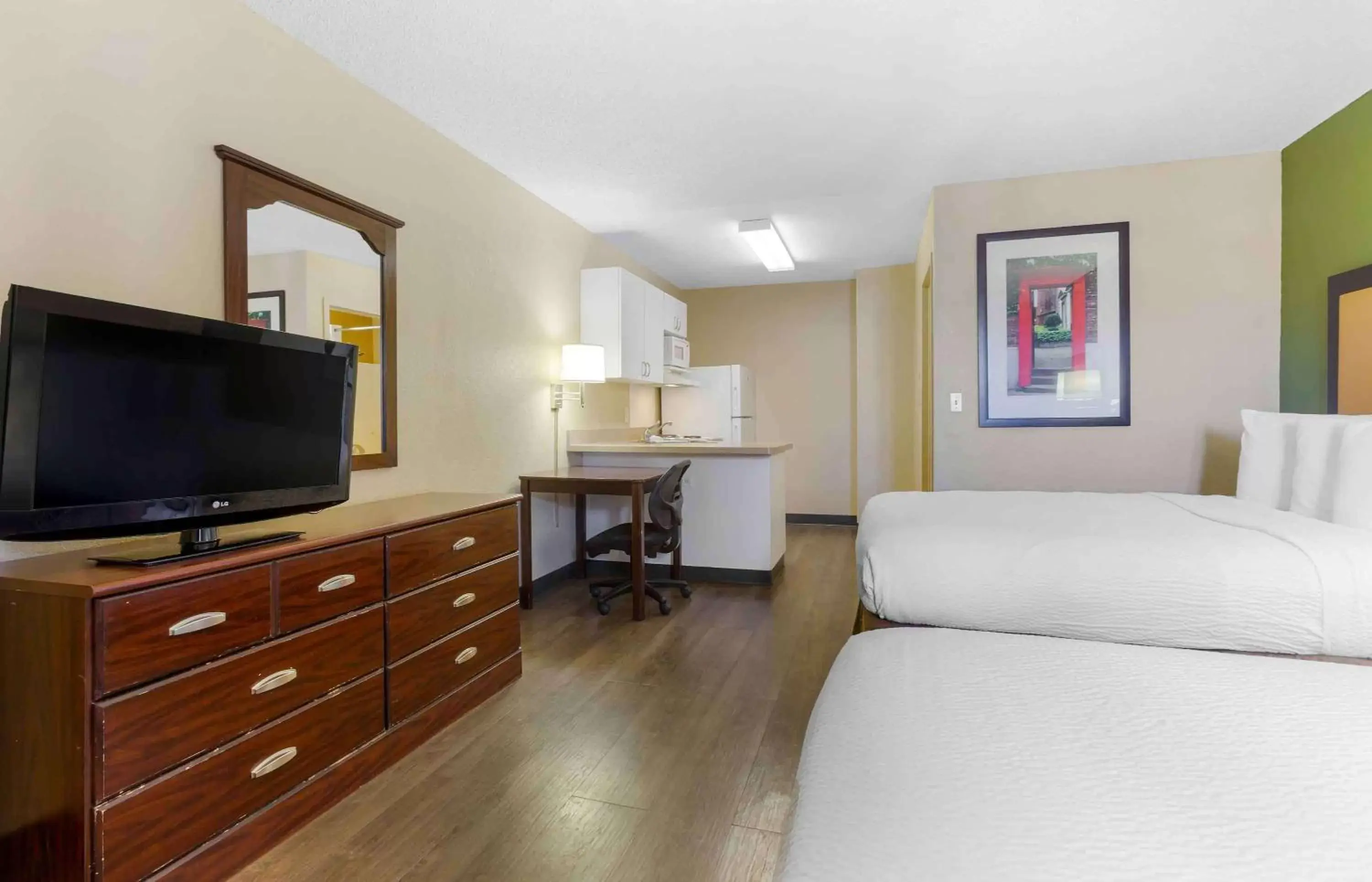 Bedroom, TV/Entertainment Center in Extended Stay America Suites - Tucson - Grant Road