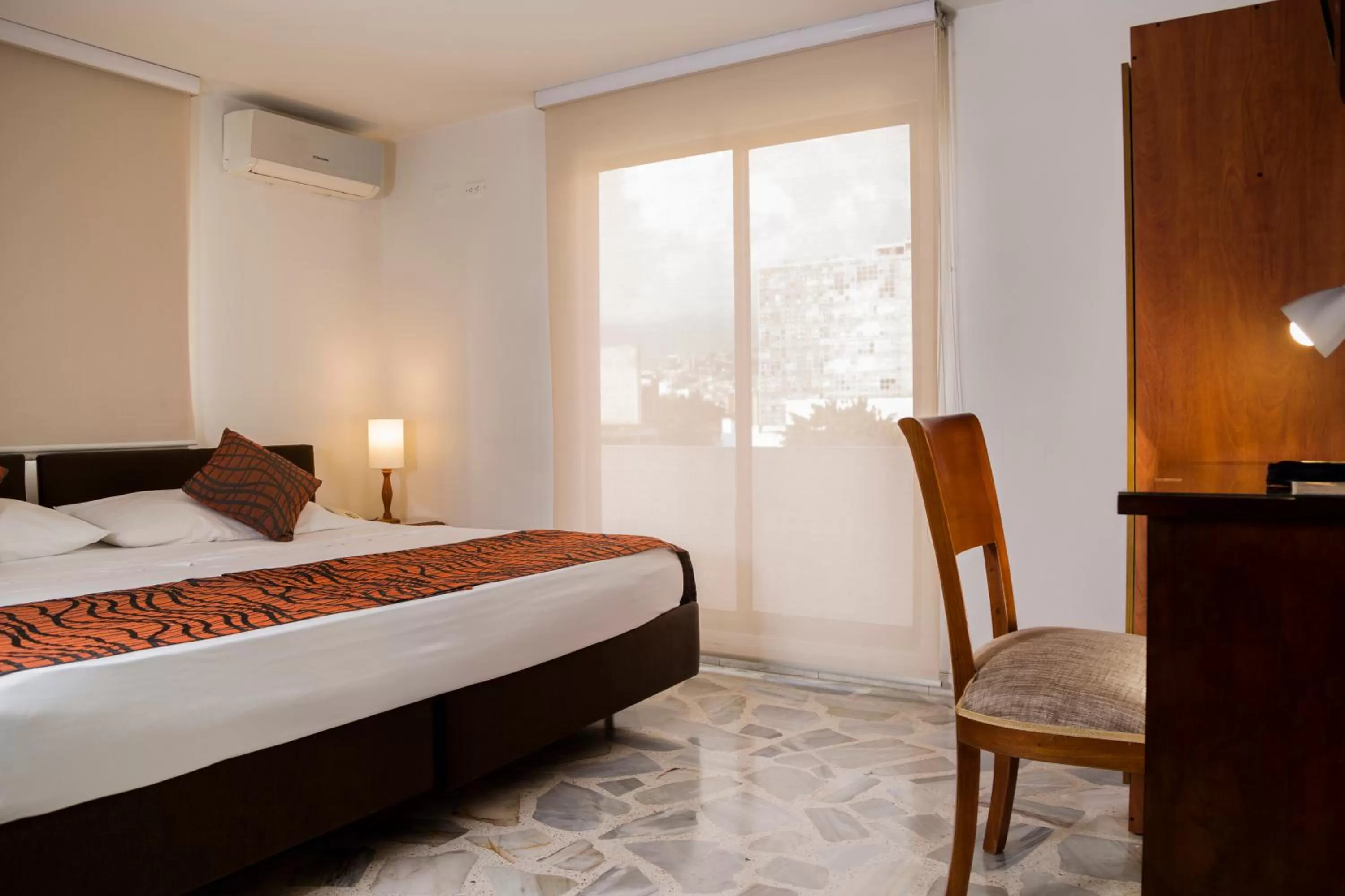 Bedroom, Bed in Hotel Flamingo Cali