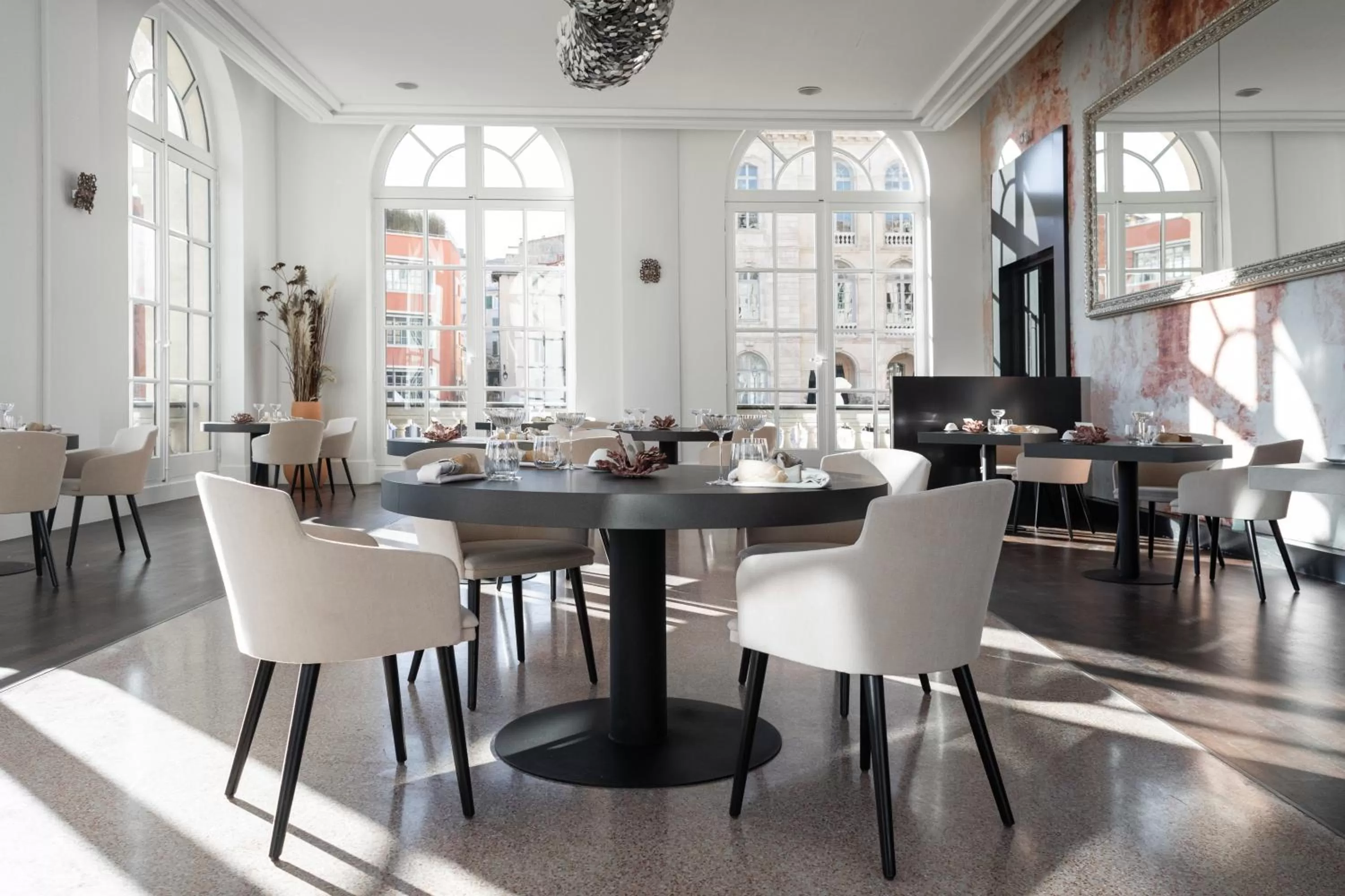 Restaurant/places to eat in InterContinental Marseille - Hotel Dieu by IHG