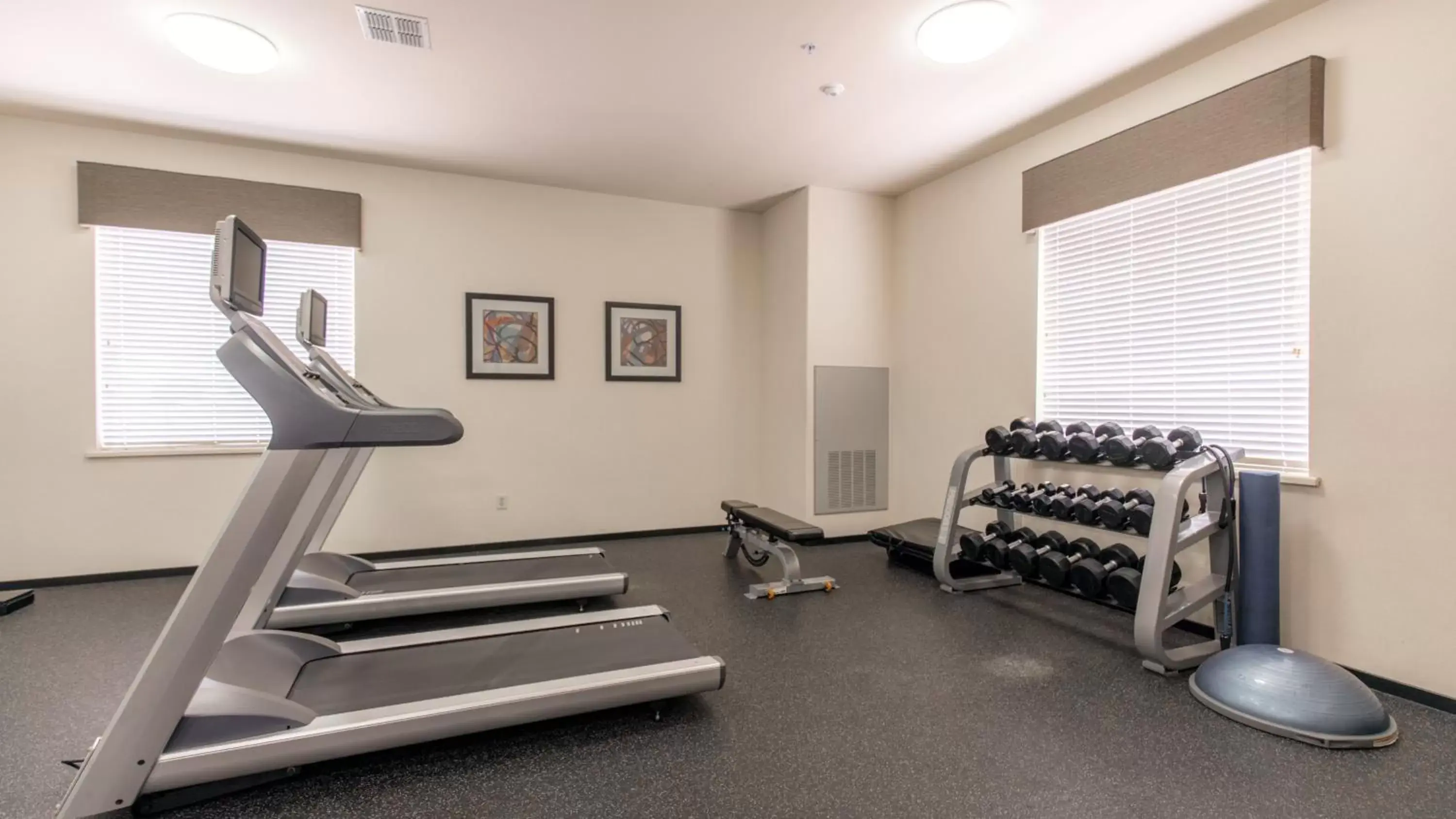 Spa and wellness centre/facilities, Fitness Center/Facilities in Holiday Inn Express Hotel & Suites Oklahoma City Northwest, an IHG Hotel