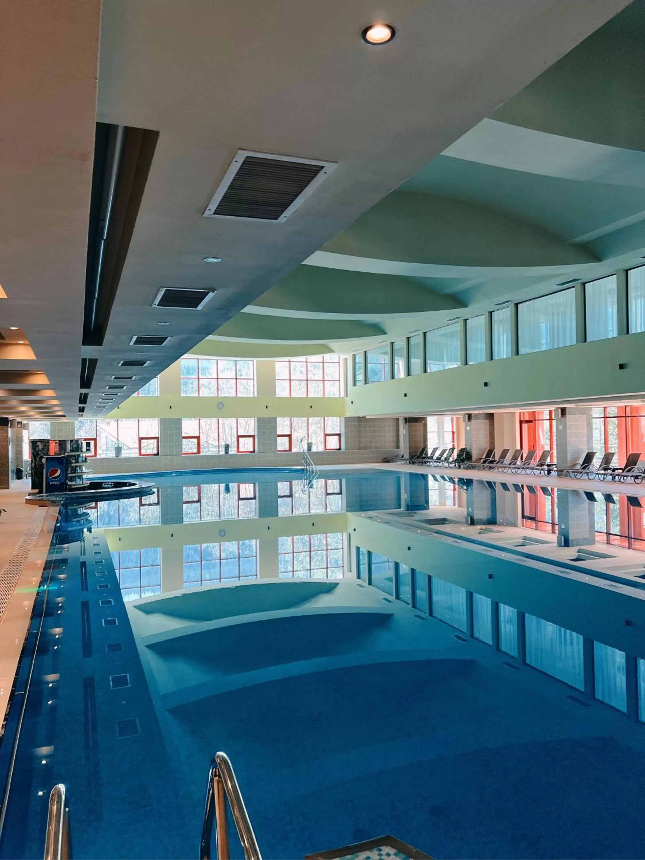 Swimming pool in Hotel Piatra Mare