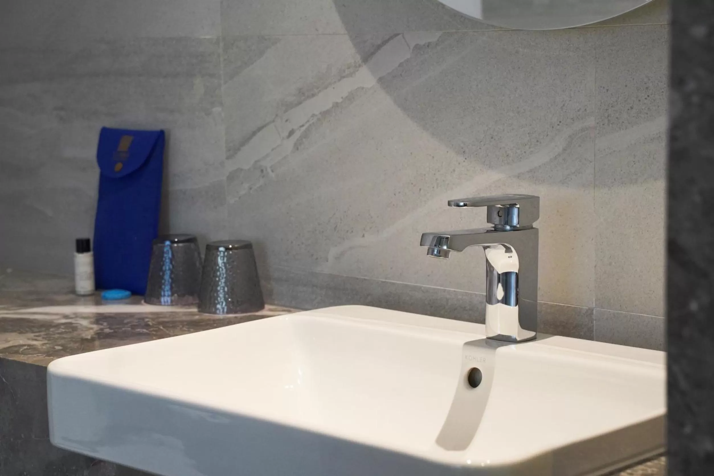 Shower in Tenz Go Hotel