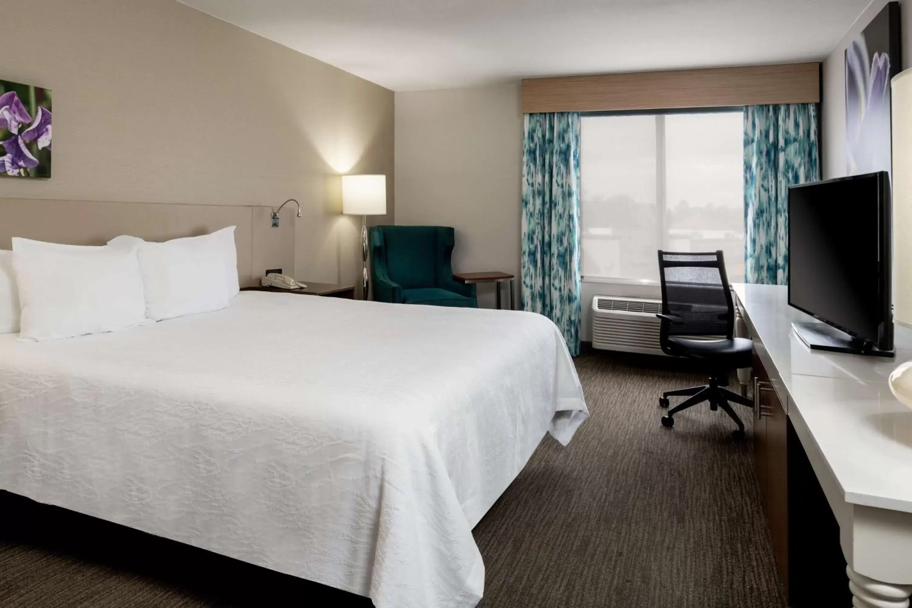 Bedroom, Bed in Hilton Garden Inn Folsom