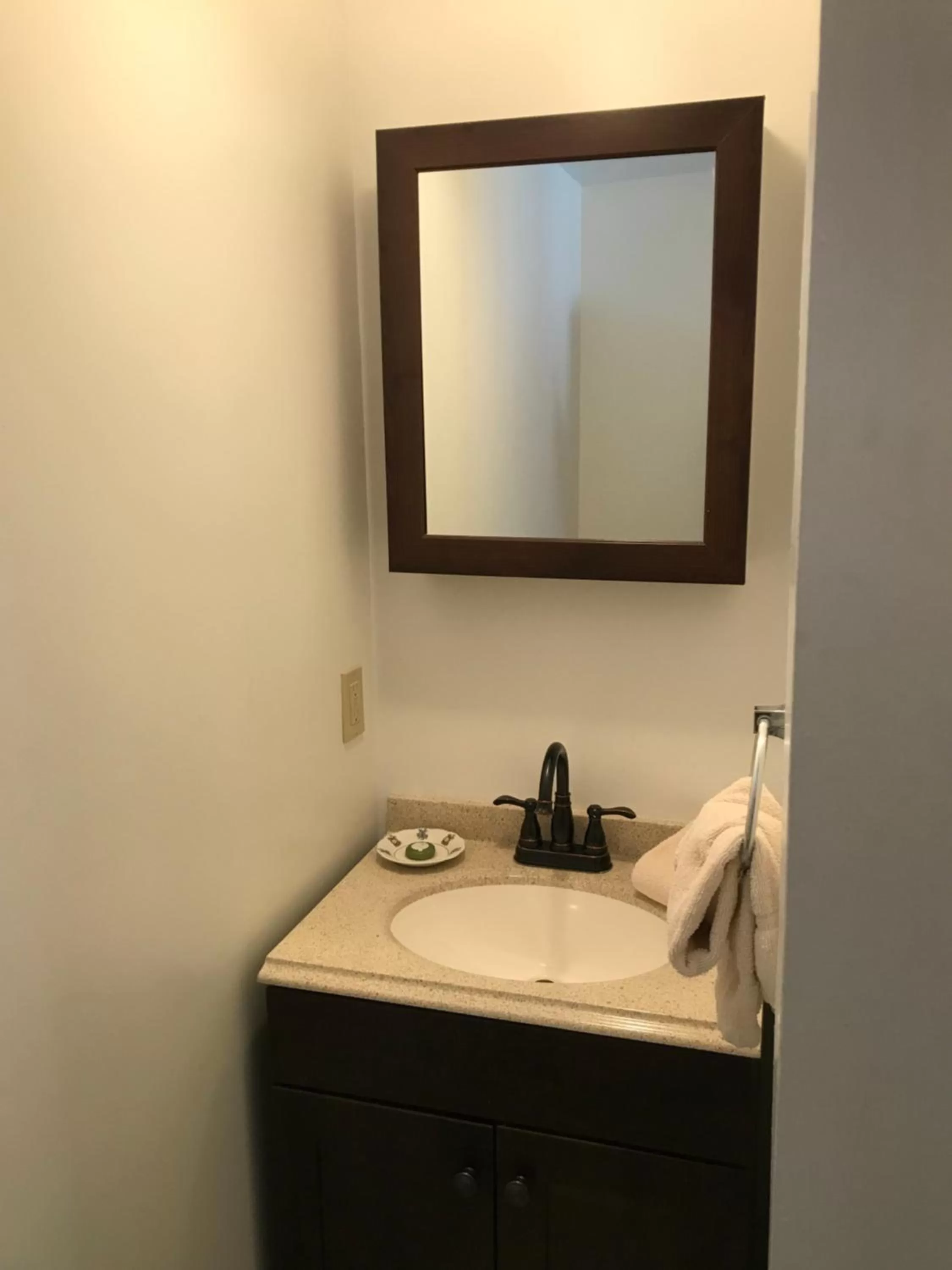Bathroom in Maple Hill Farm Bed & Breakfast