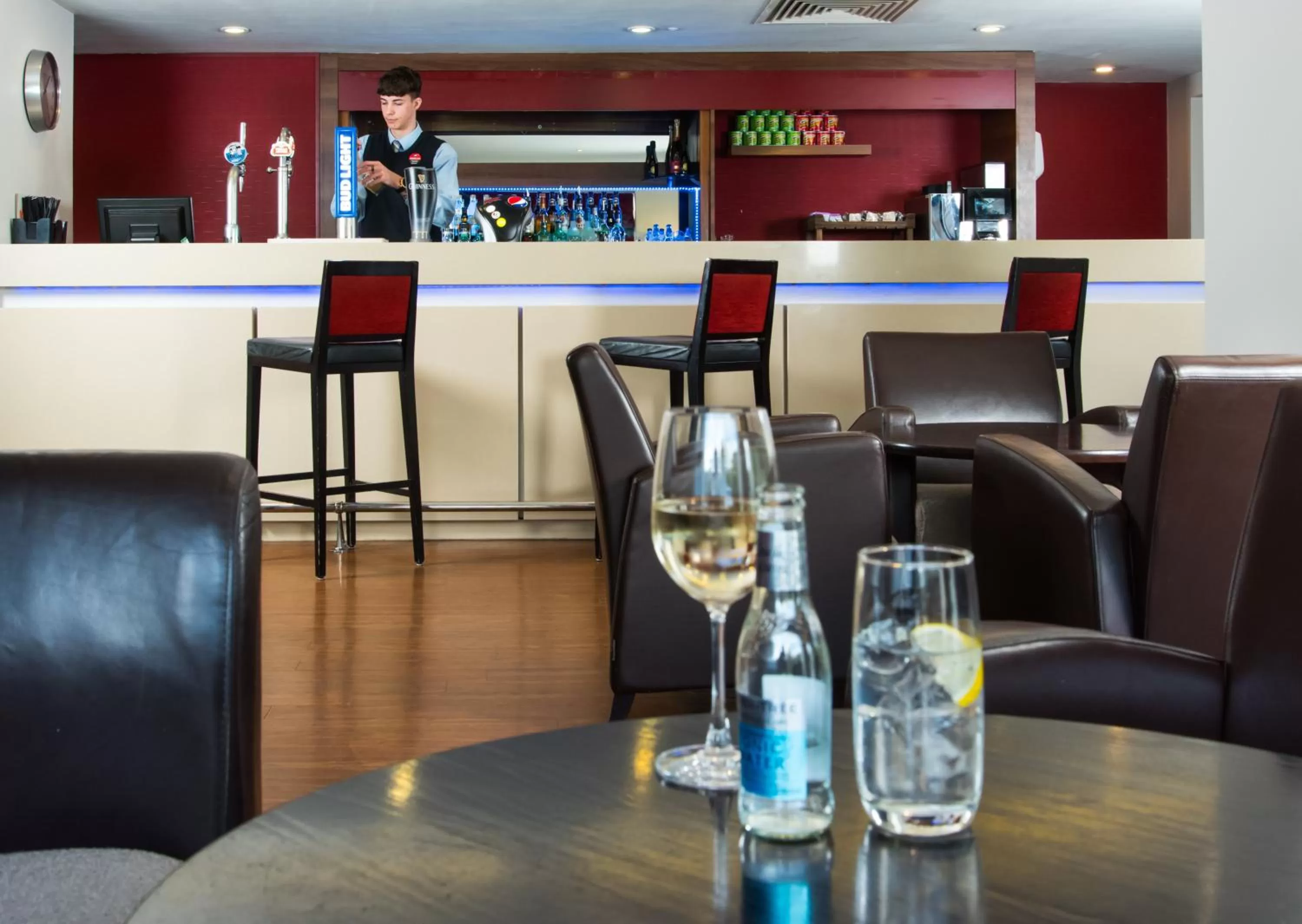 Lounge or bar in Holiday Inn Express Swindon West by IHG
