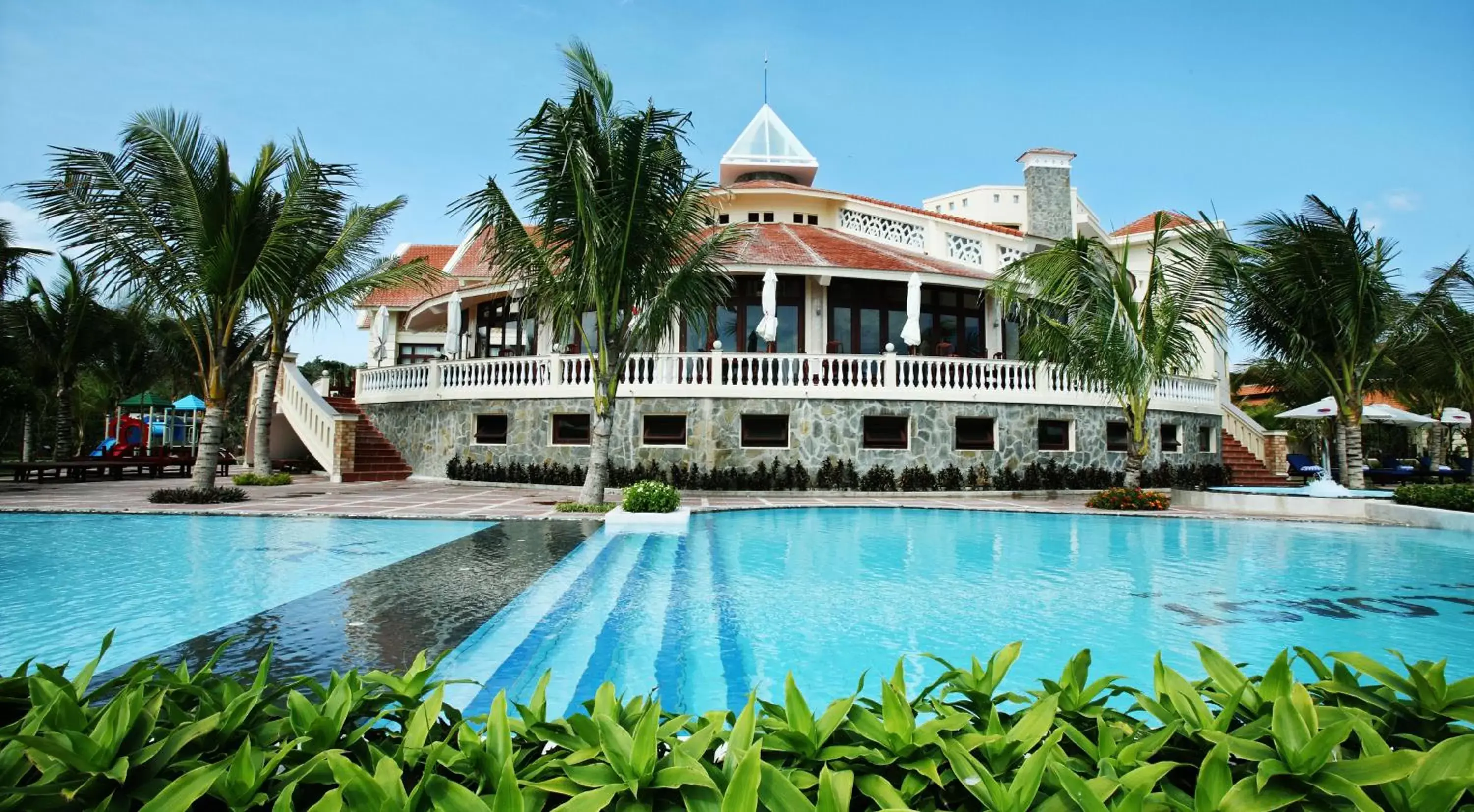 Swimming pool, Property Building in Golden Coast Resort & Spa