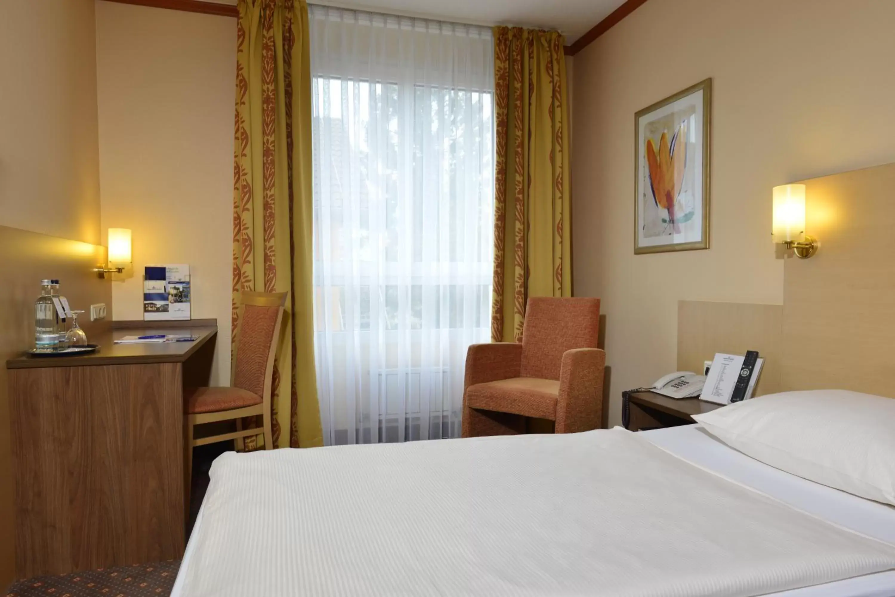 Photo of the whole room, Bed in Sure Hotel by Best Western Hilden-Düsseldorf